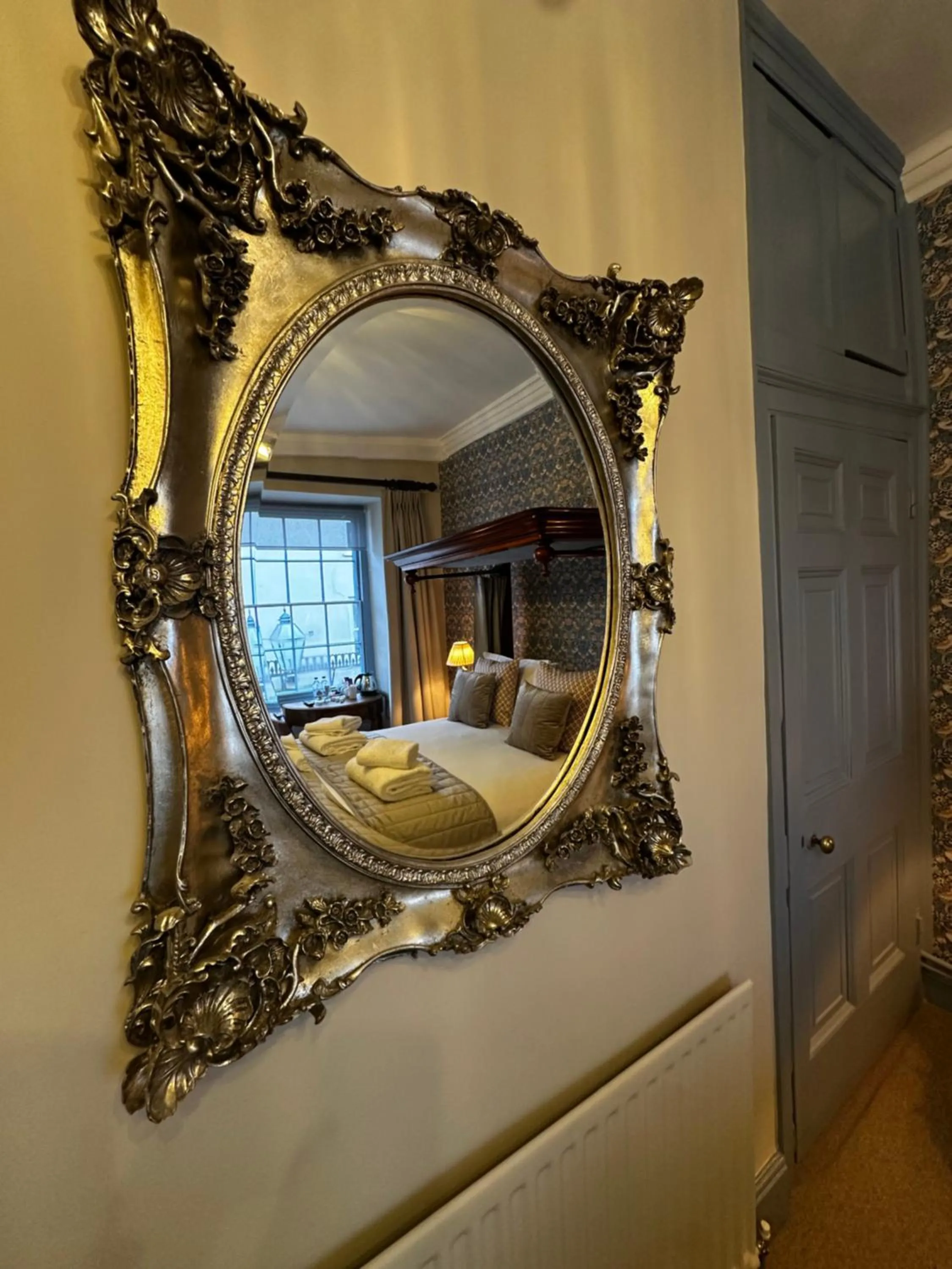 Bed in The Ancient Gatehouse & Rugantino Restaurant