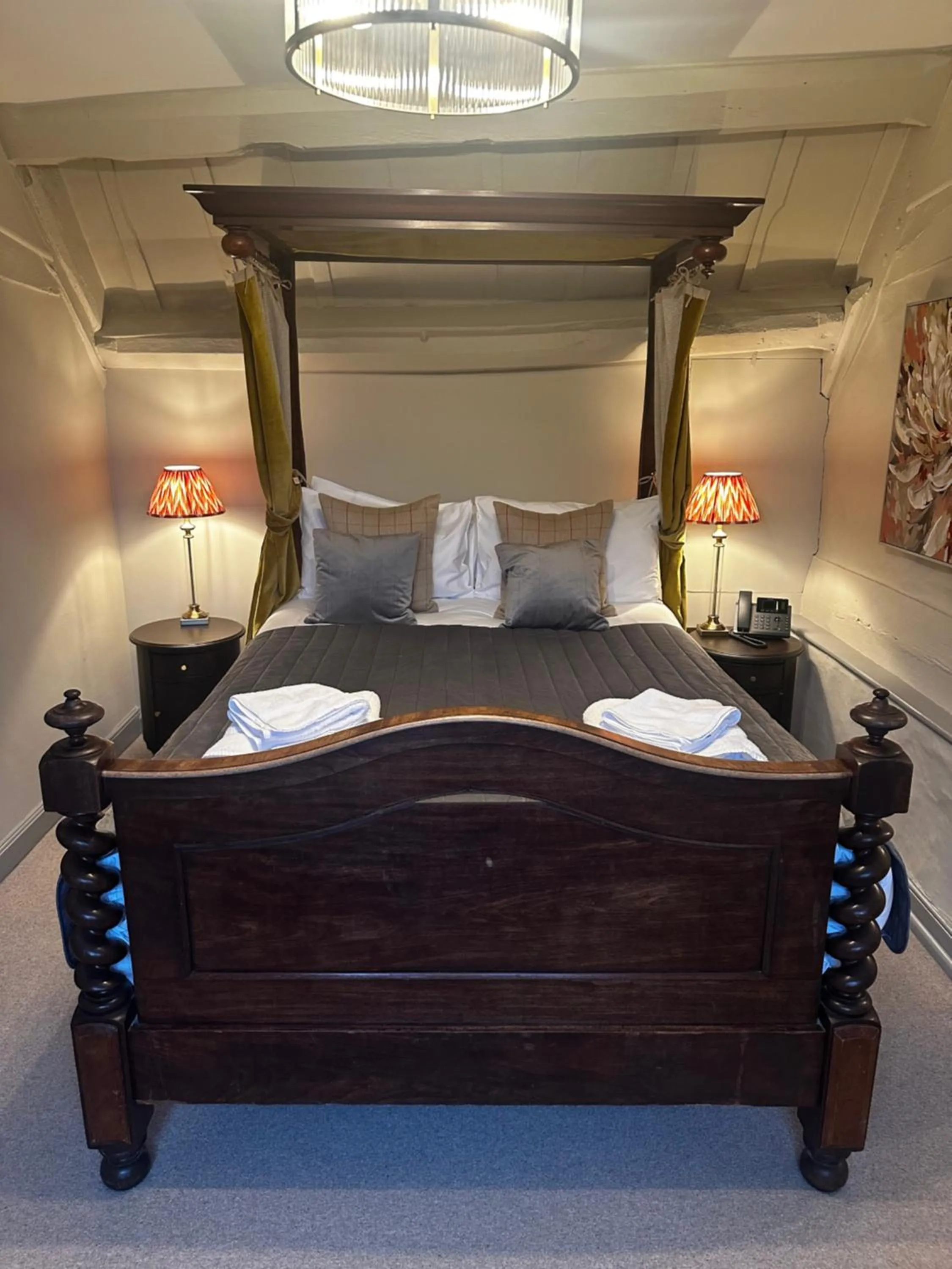 Bed in The Ancient Gatehouse & Rugantino Restaurant