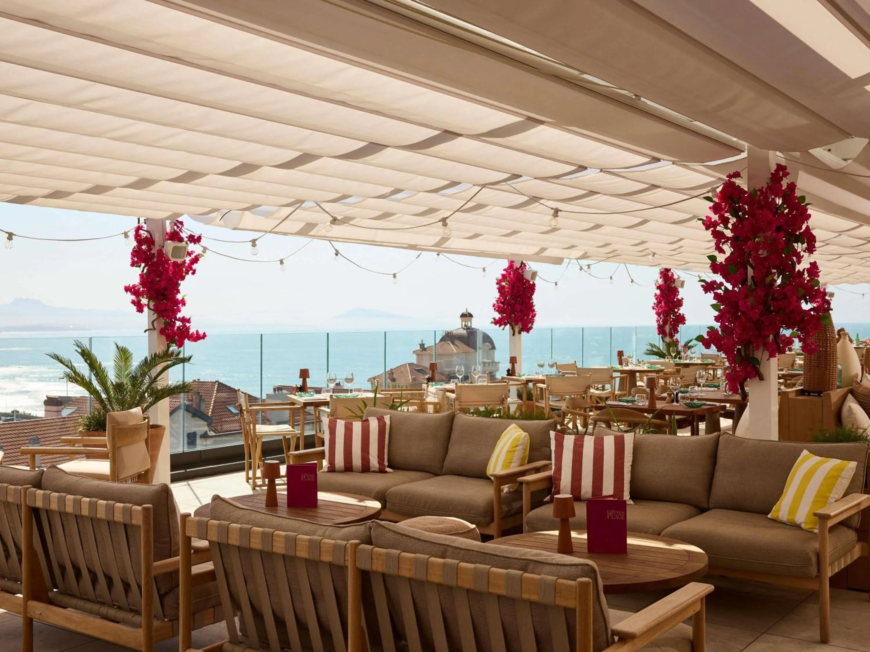 Lounge or bar in Le Talaia Hôtel & Spa Biarritz - MGallery Collection