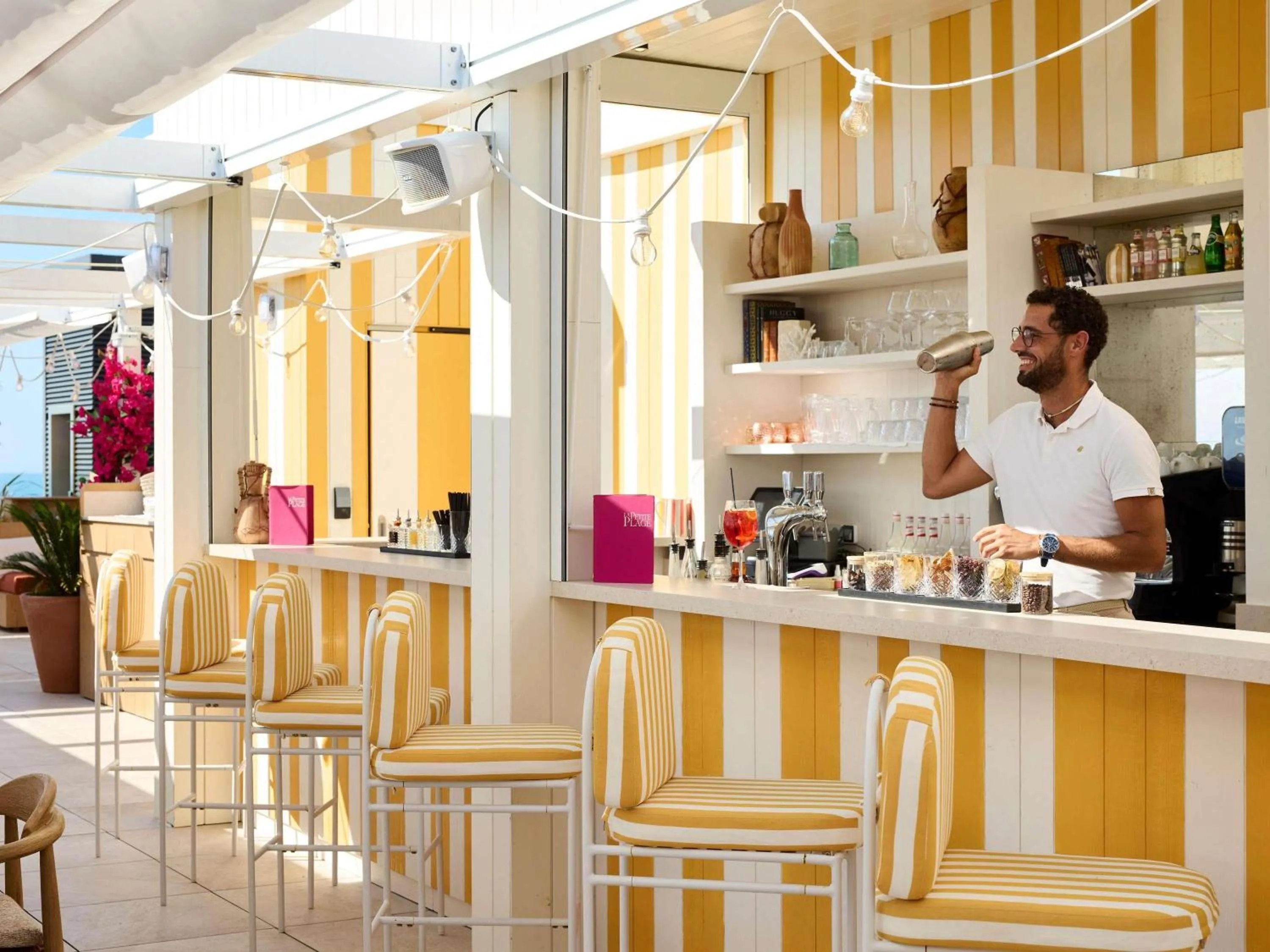 Lounge or bar in Le Talaia Hôtel & Spa Biarritz - MGallery Collection