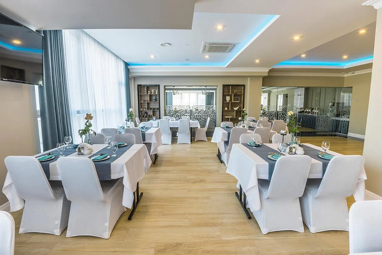 Restaurant/places to eat in Hotel Garden