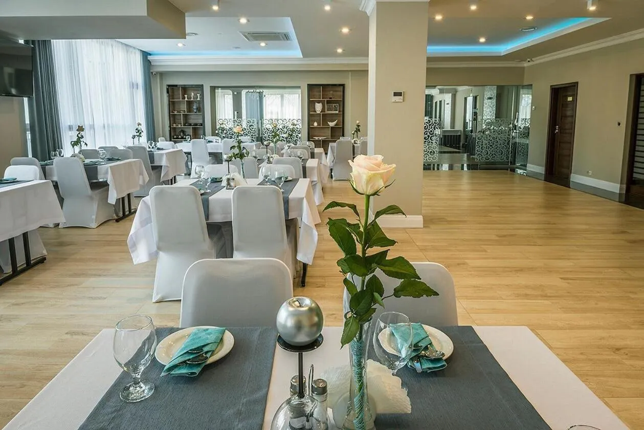 Communal lounge/ TV room in Hotel Garden