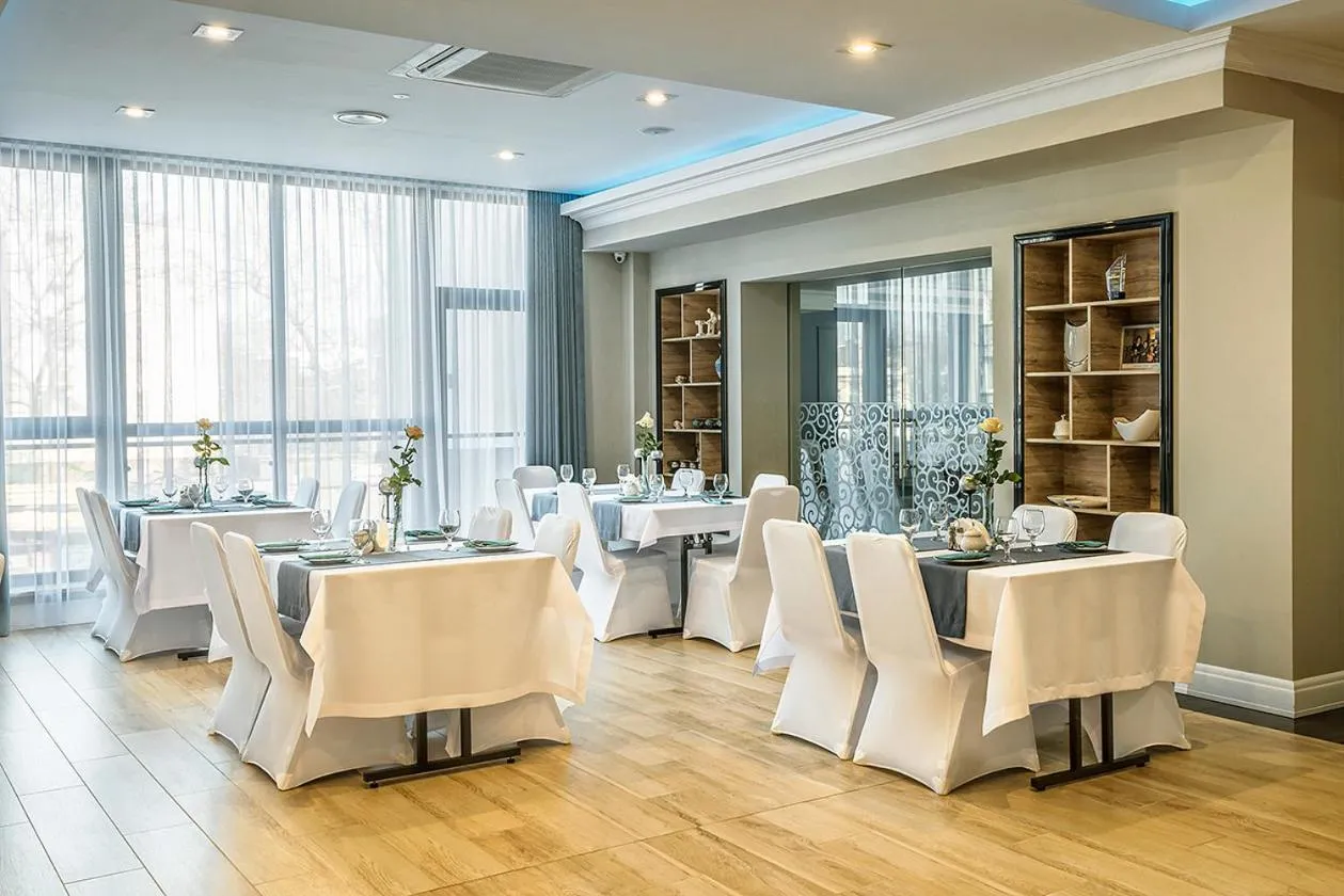 Restaurant/places to eat in Hotel Garden