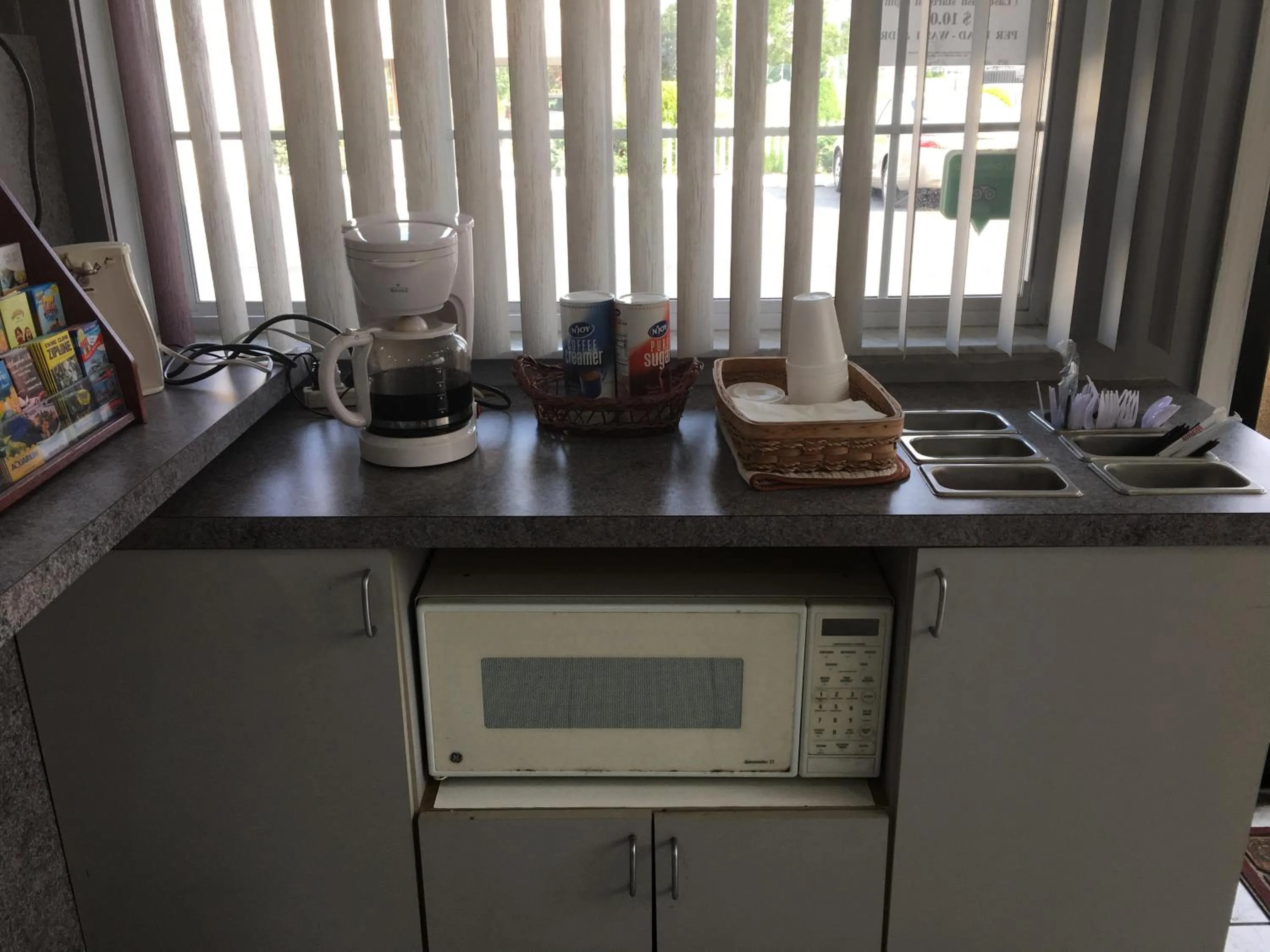 Coffee/tea facilities in Journeys End Motel