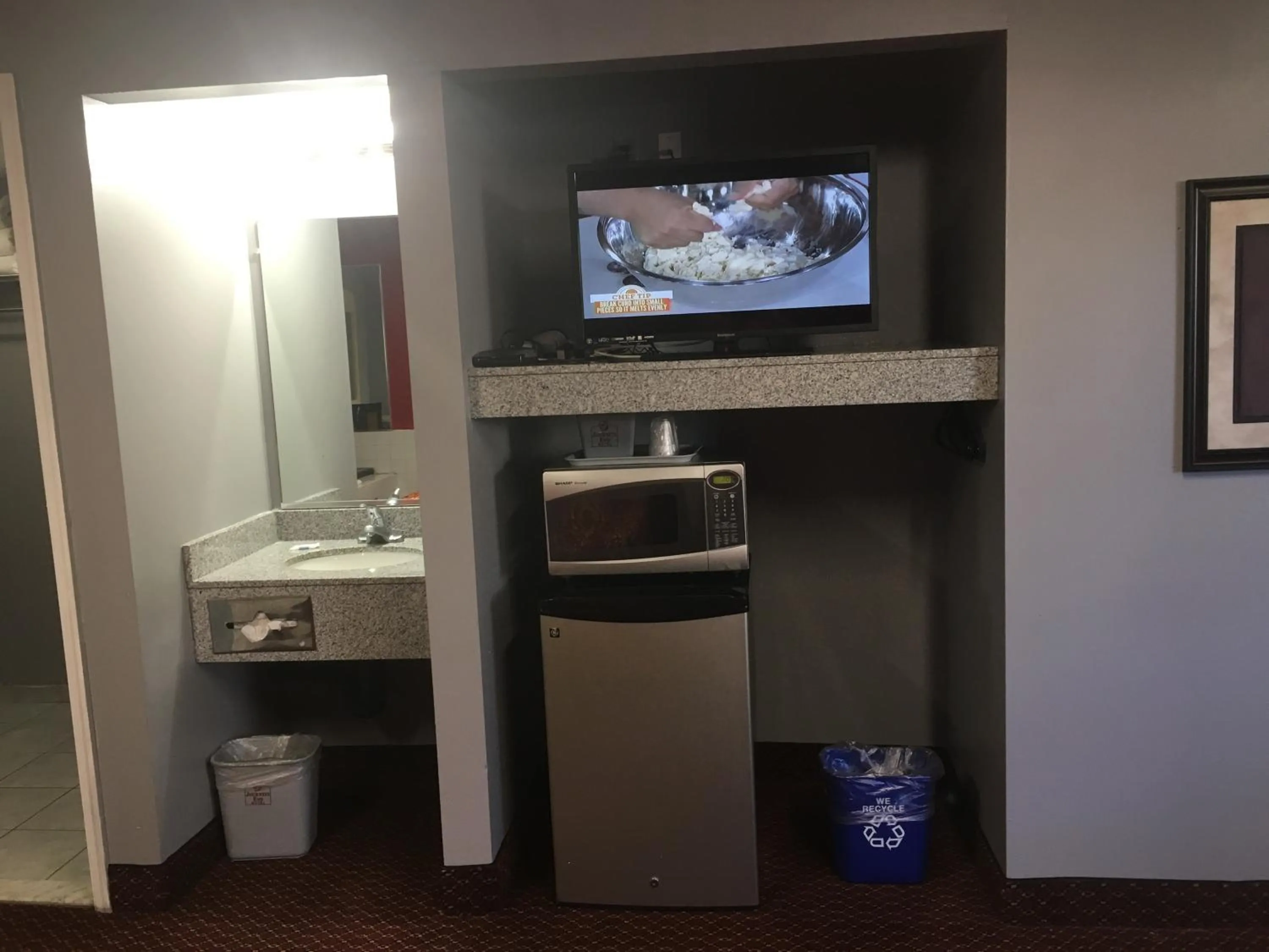 TV and multimedia in Journeys End Motel