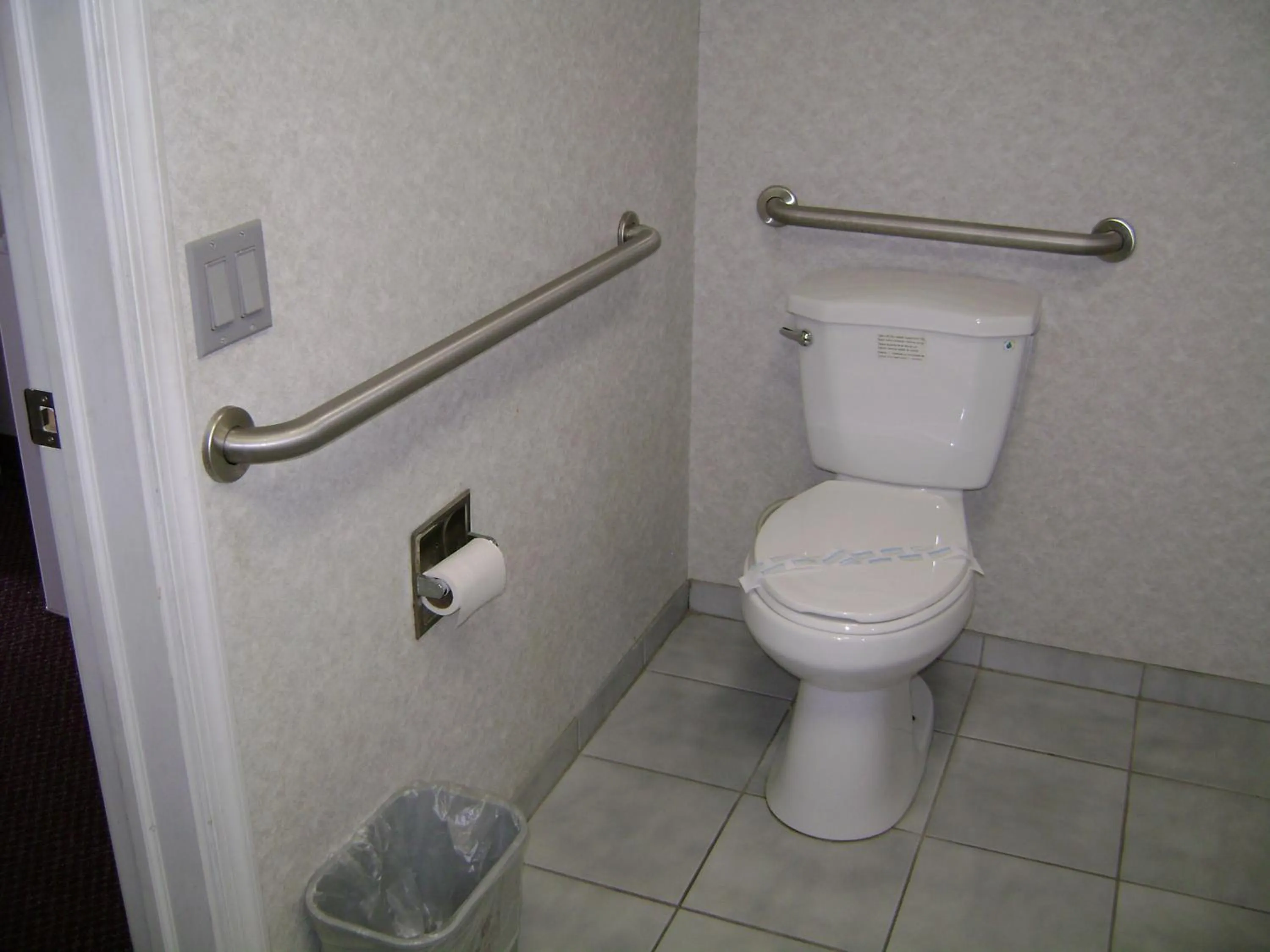 Toilet in Journeys End Motel