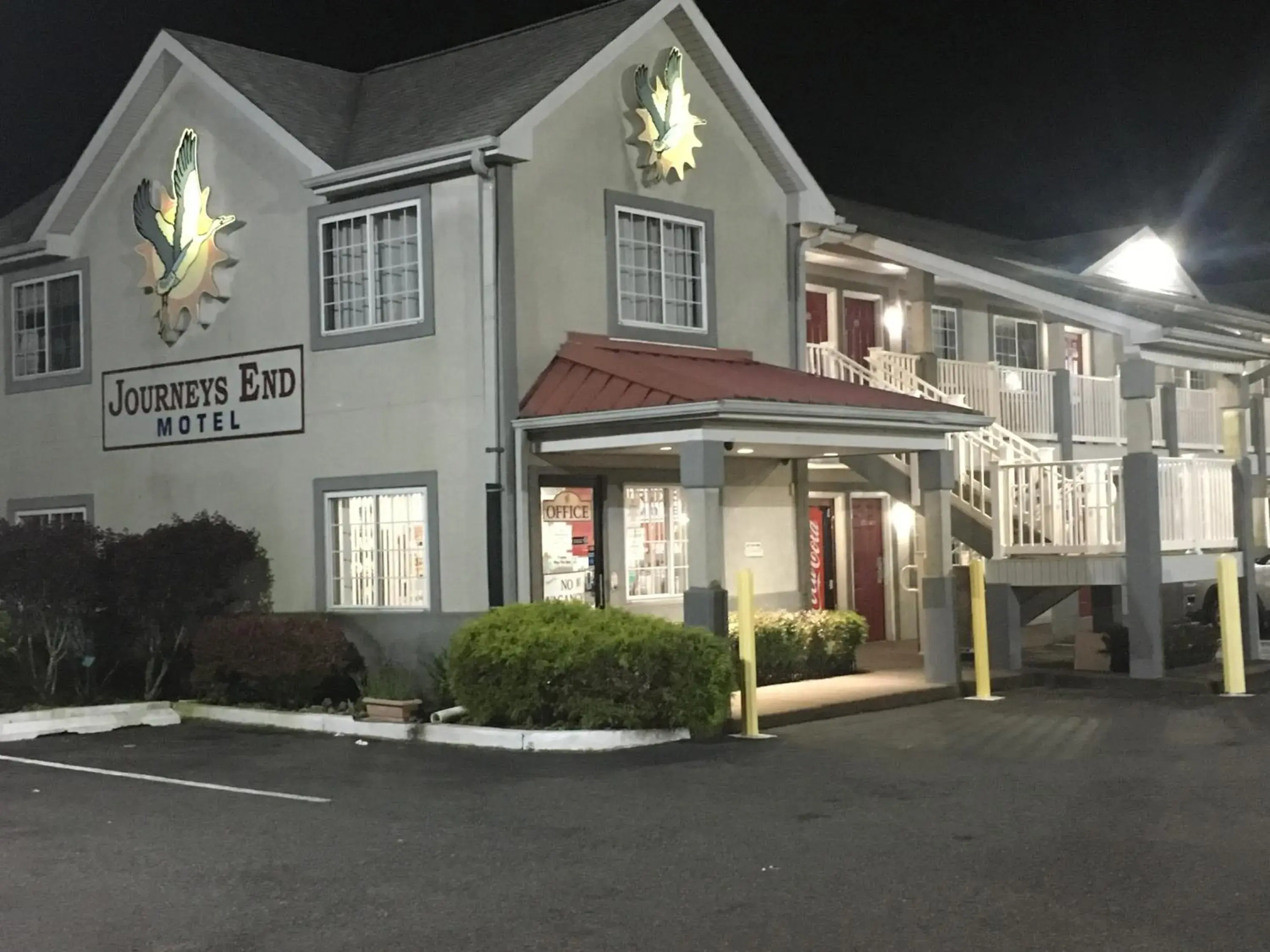 Property building in Journeys End Motel Property building in Journeys End Motel