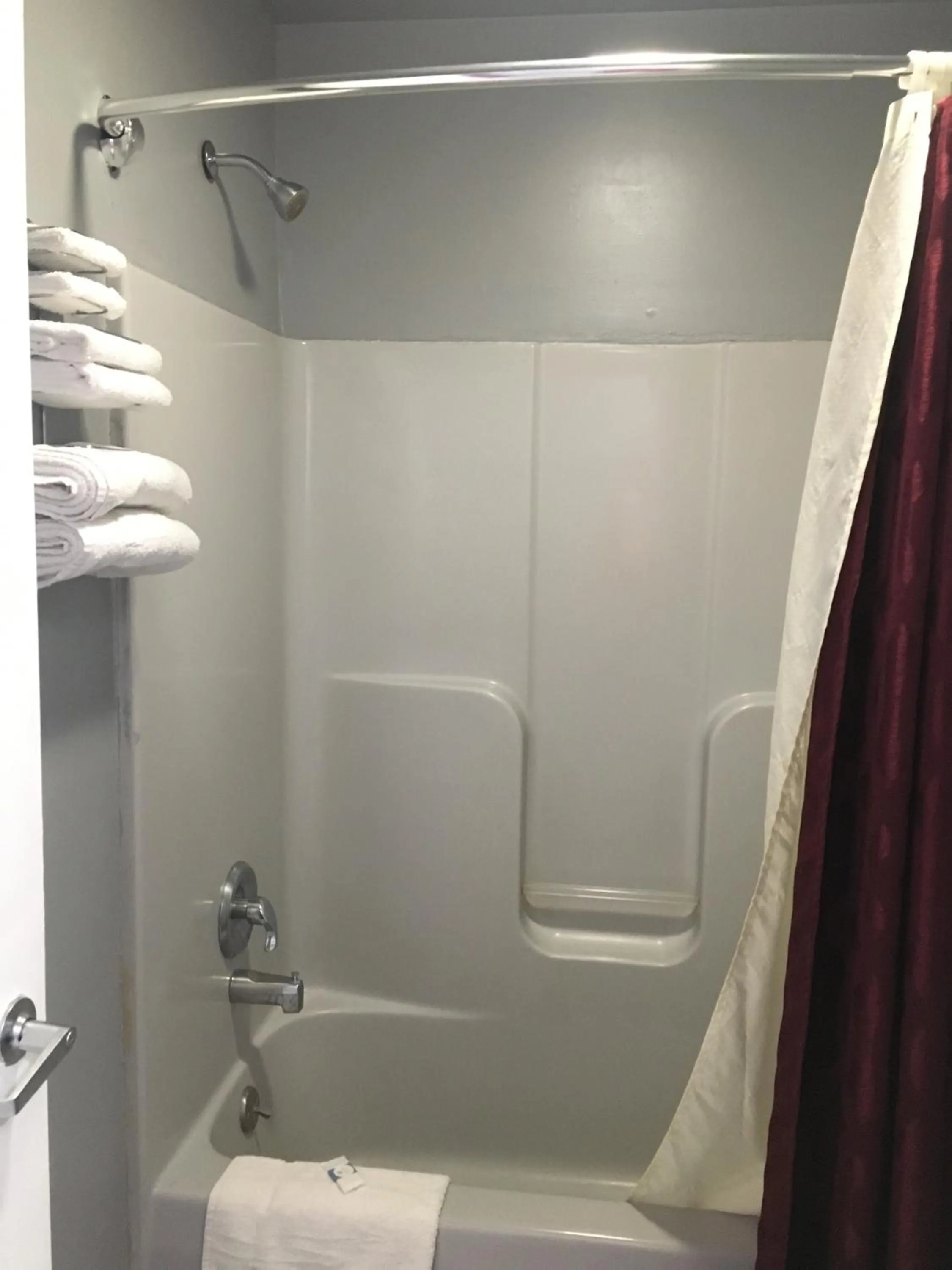 Shower in Journeys End Motel