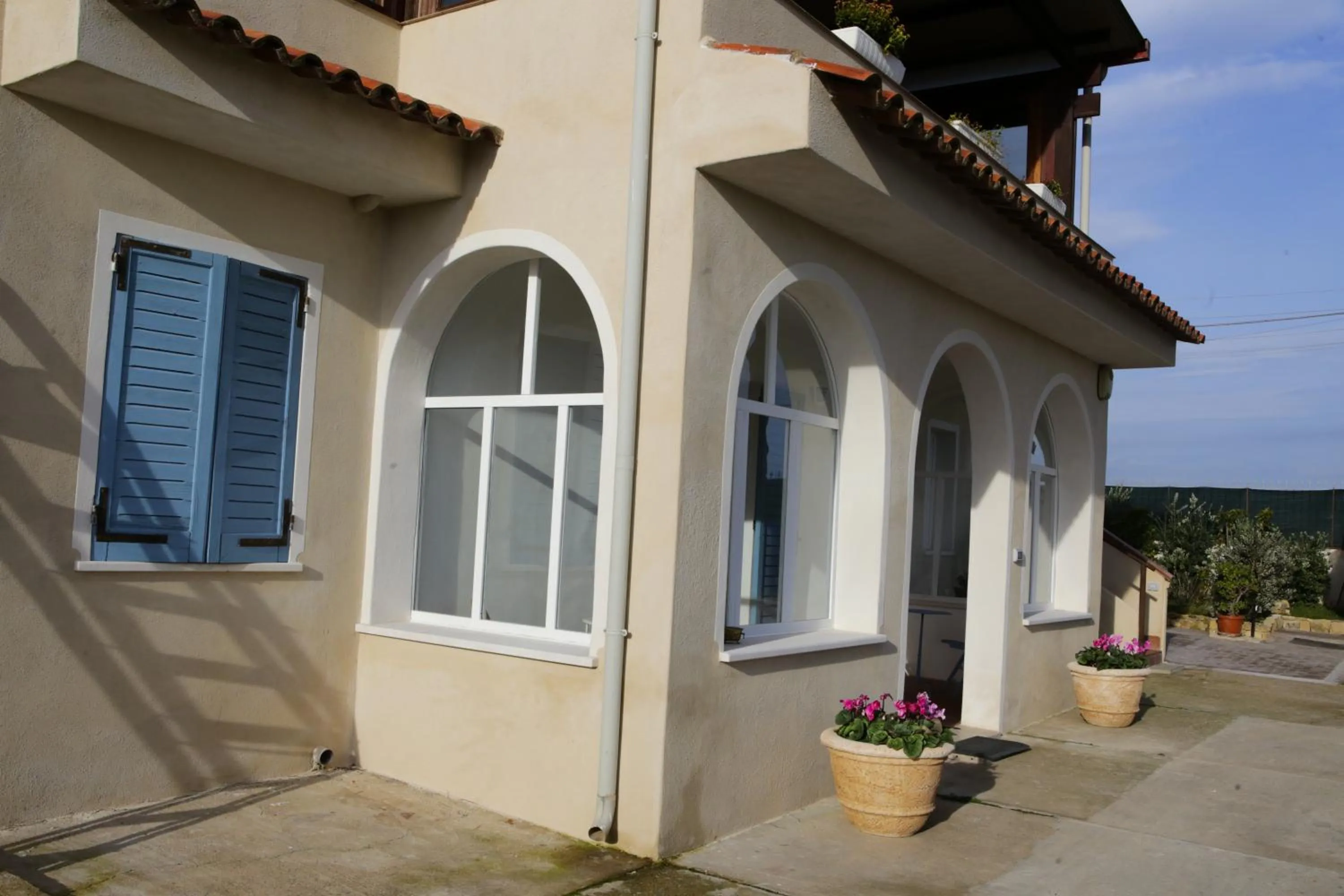 Facade/entrance in Avion B&B