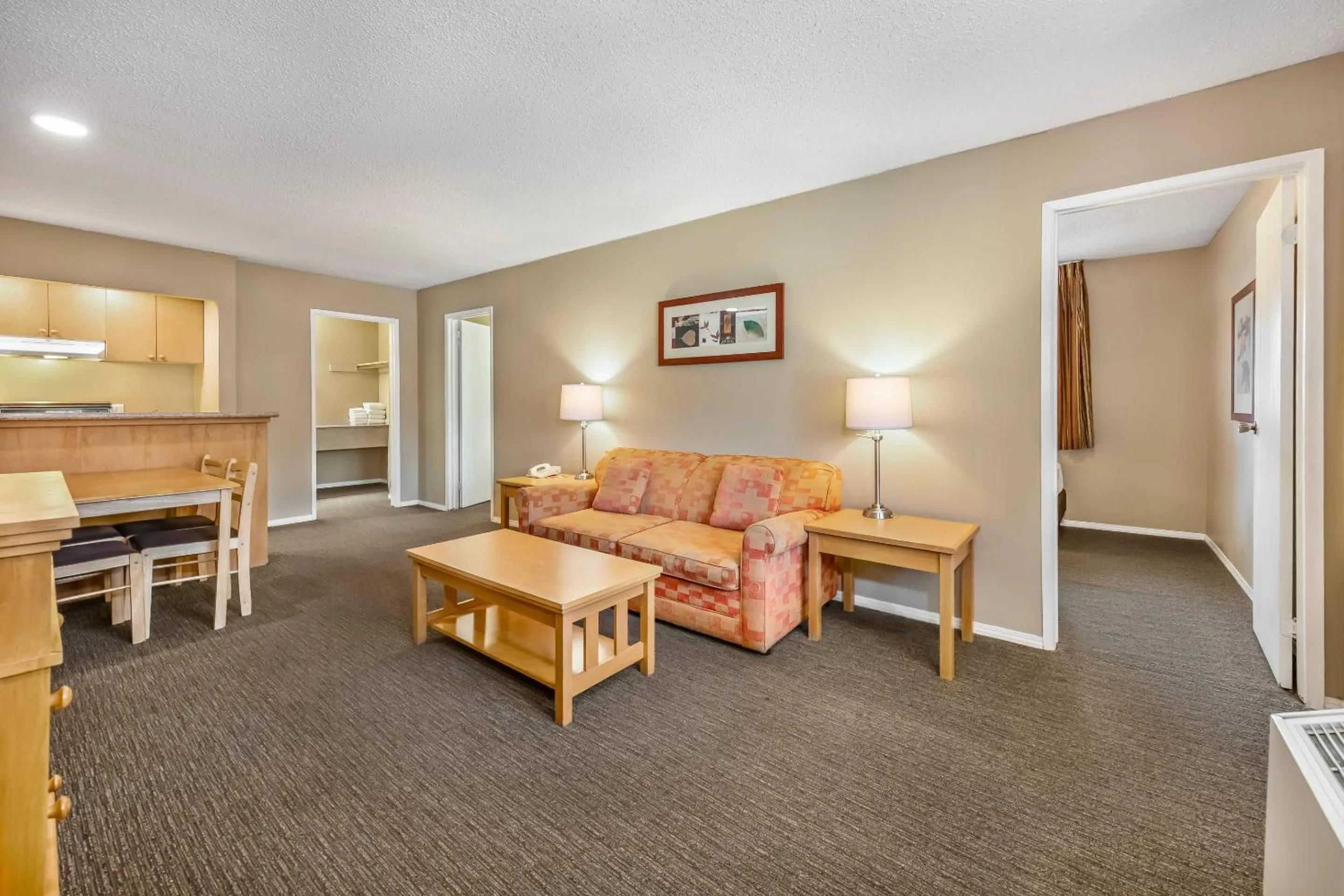 Bedroom in Econo Lodge Inn & Suites