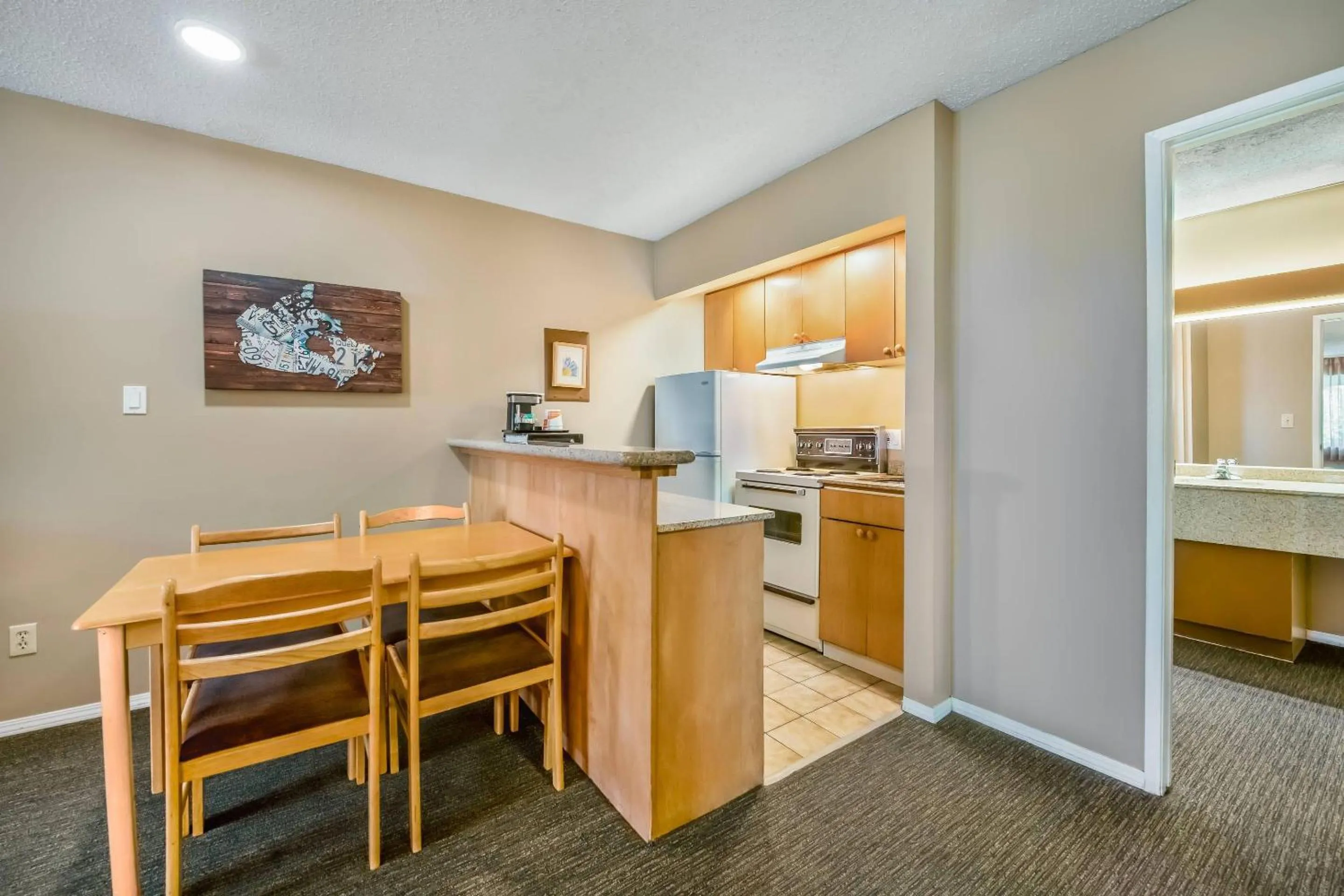 Bedroom in Econo Lodge Inn & Suites