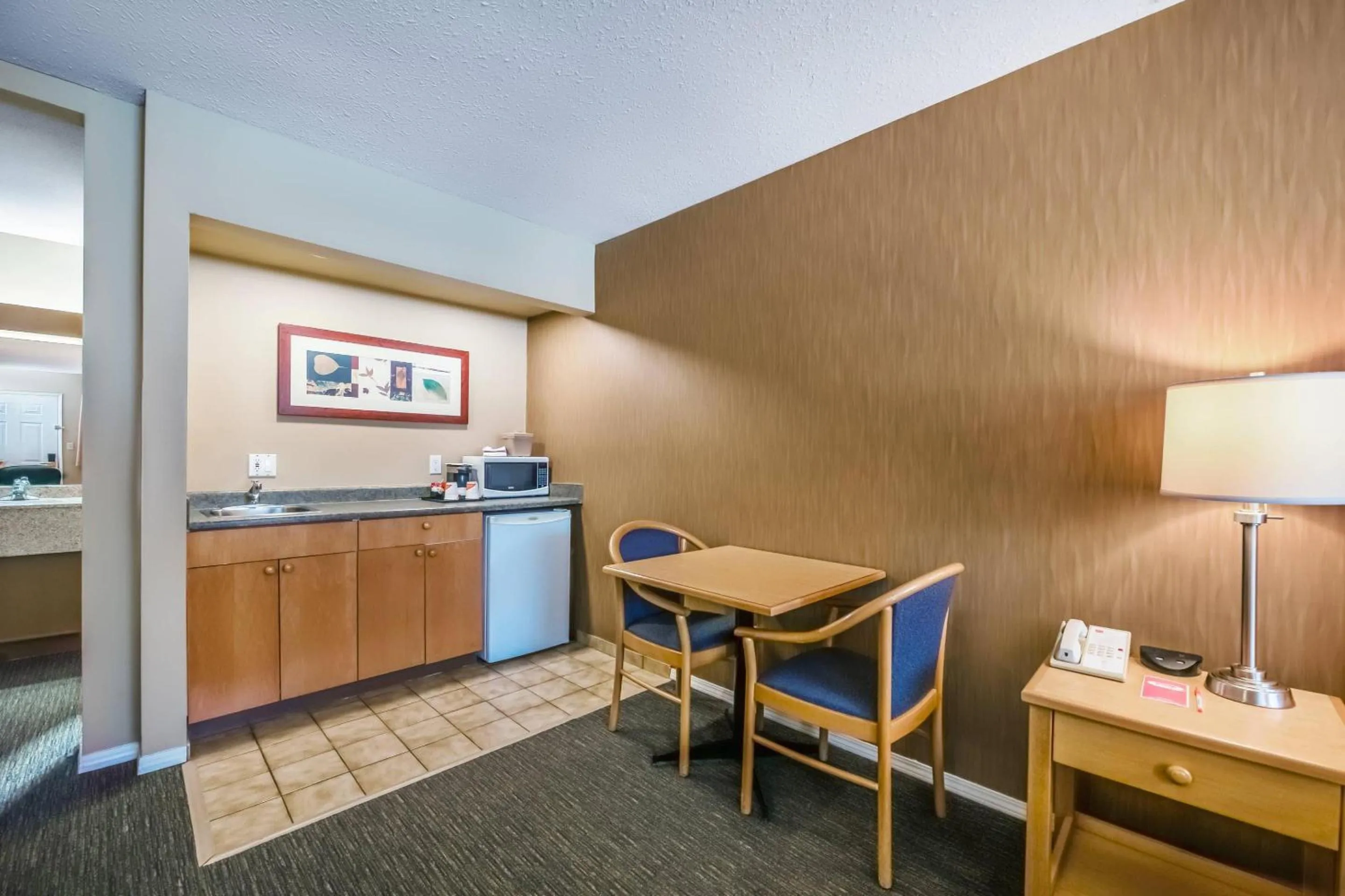 Bedroom in Econo Lodge Inn & Suites