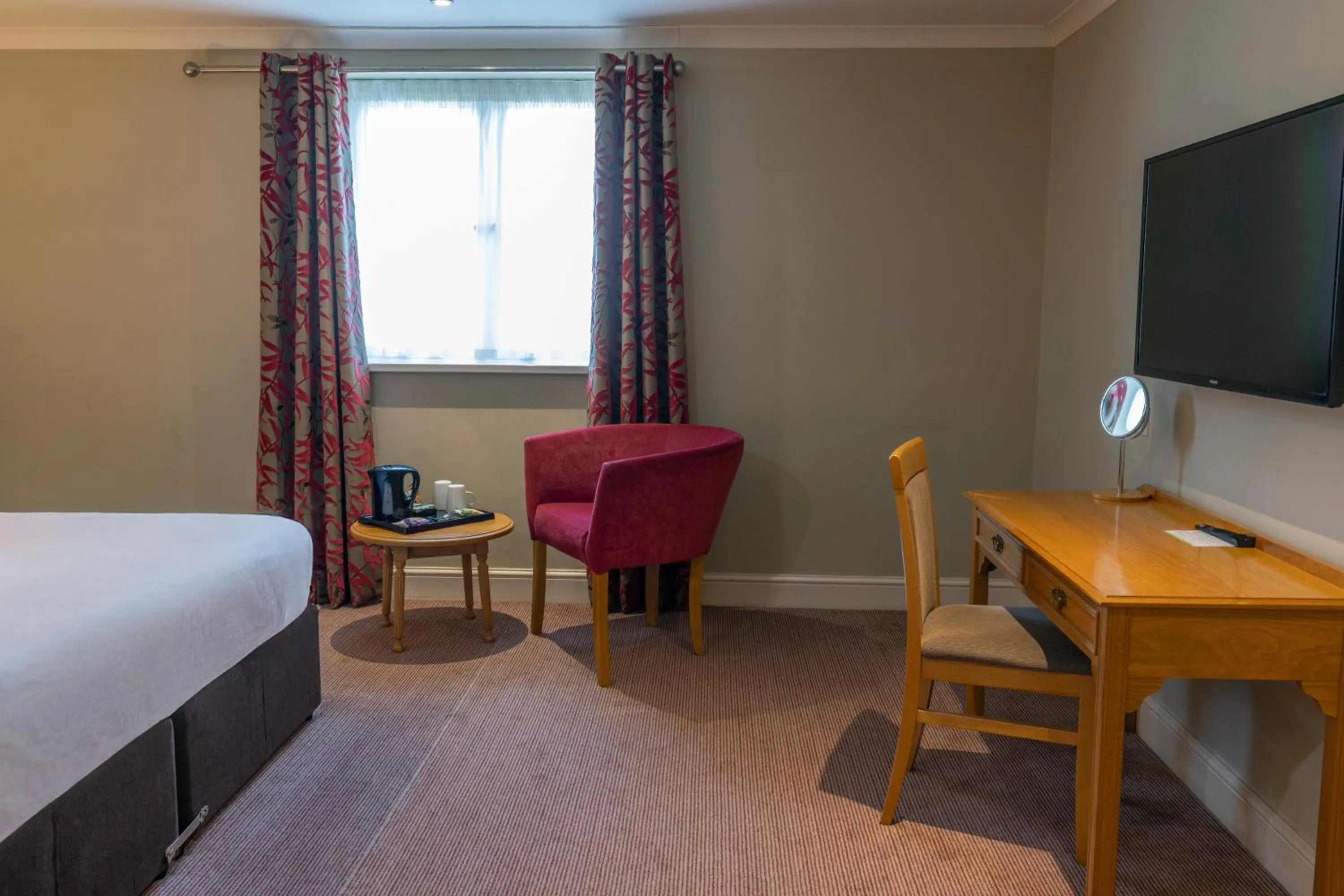 Bed in Kings Court Hotel Alcester, BW Signature Collection