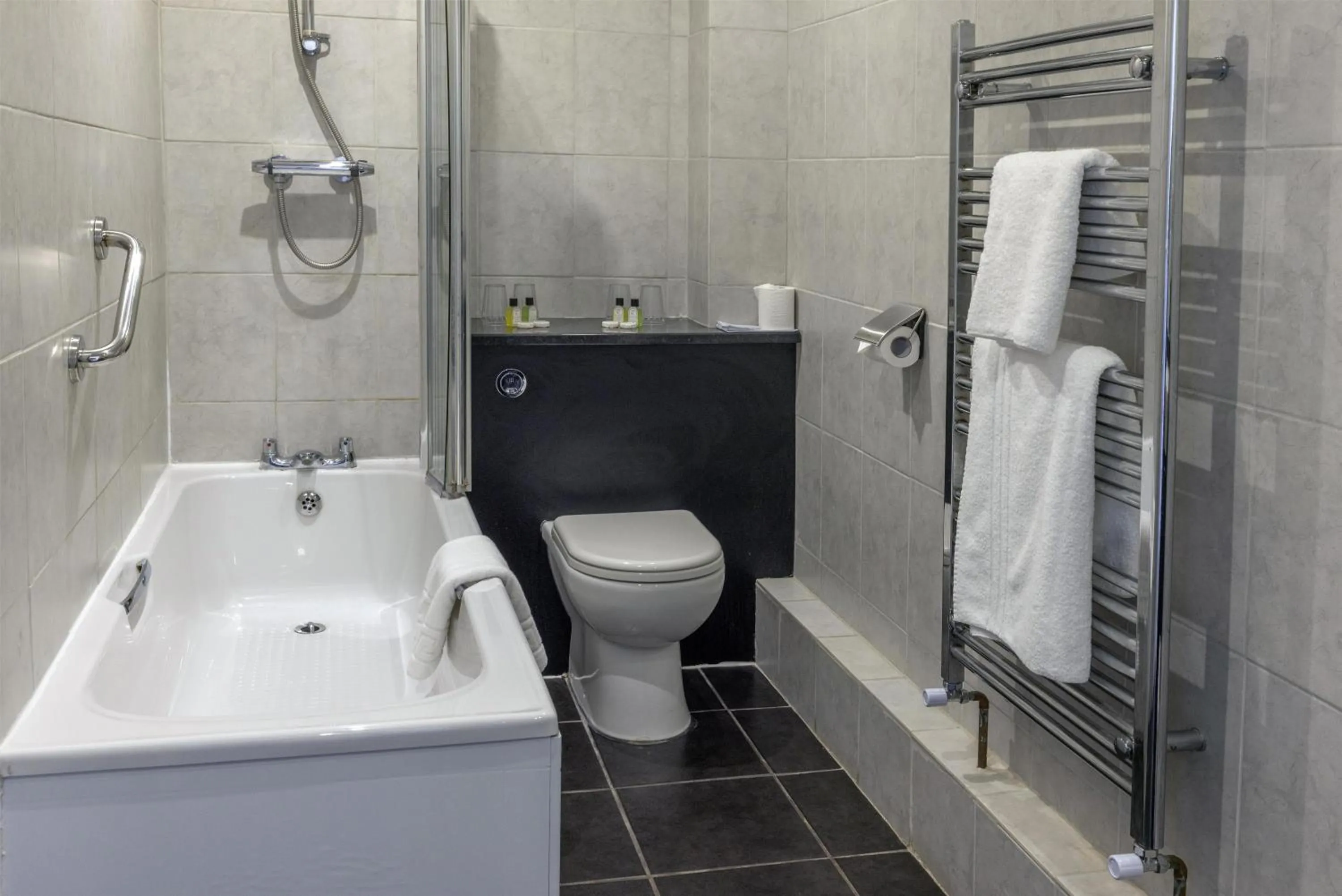 Bathroom in Kings Court Hotel Alcester, BW Signature Collection