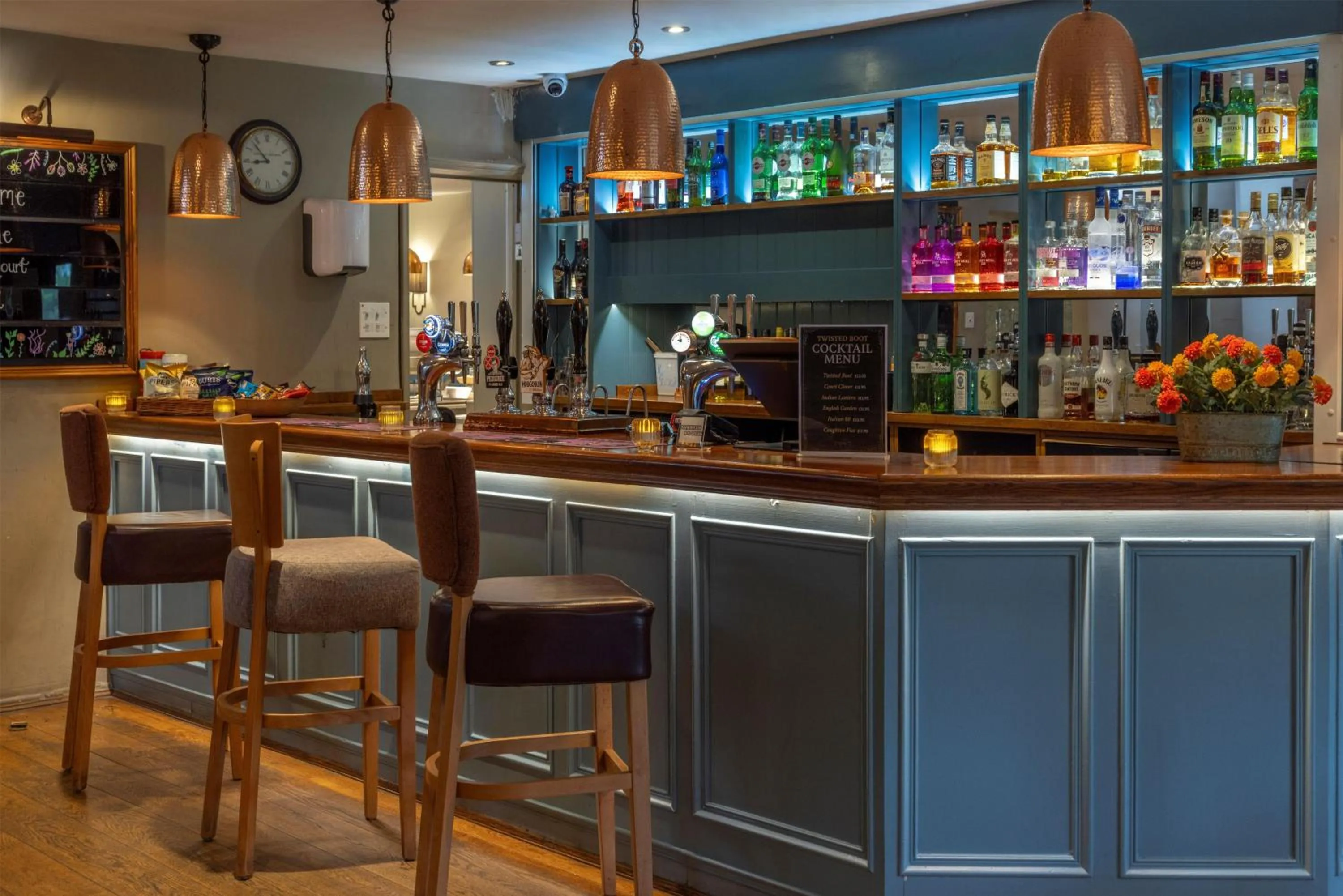 Lounge or bar in Kings Court Hotel Alcester, BW Signature Collection