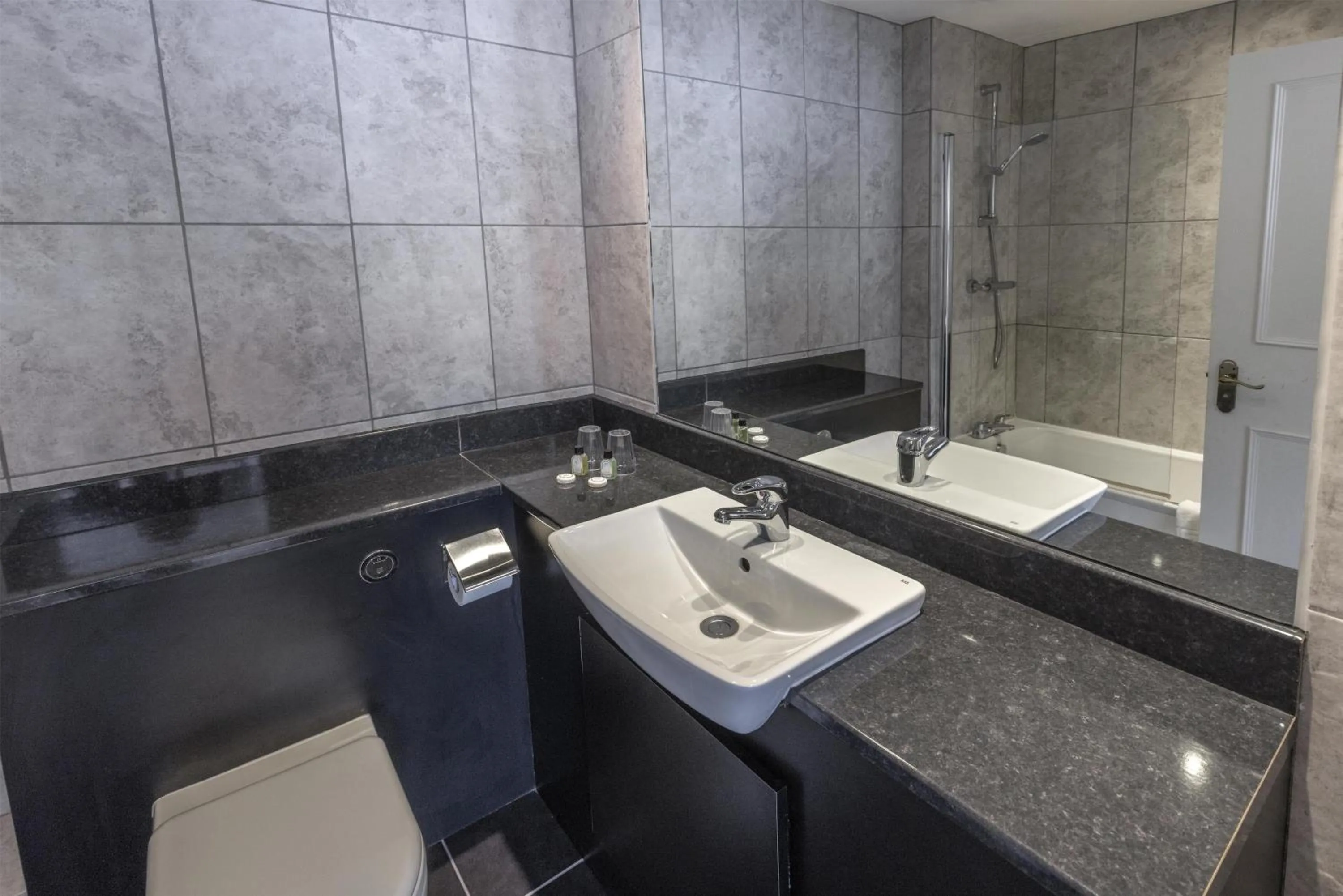 Bathroom in Kings Court Hotel Alcester, BW Signature Collection