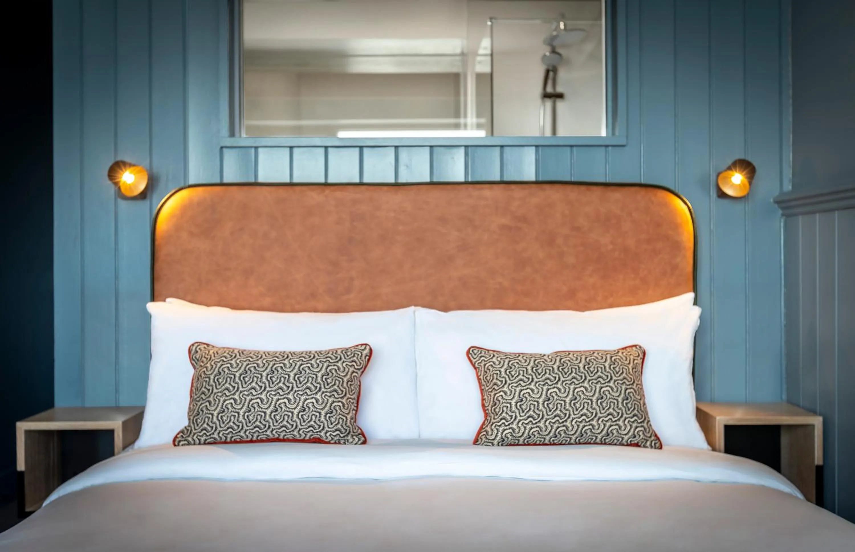 Bed in Shoreline Hotel