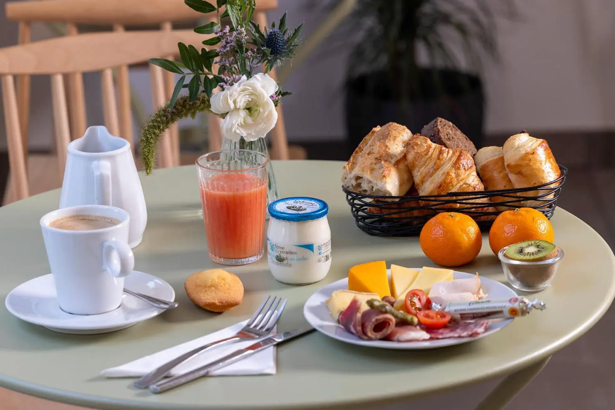 Breakfast in Hôtel Des Mines Breakfast in Hôtel Des Mines