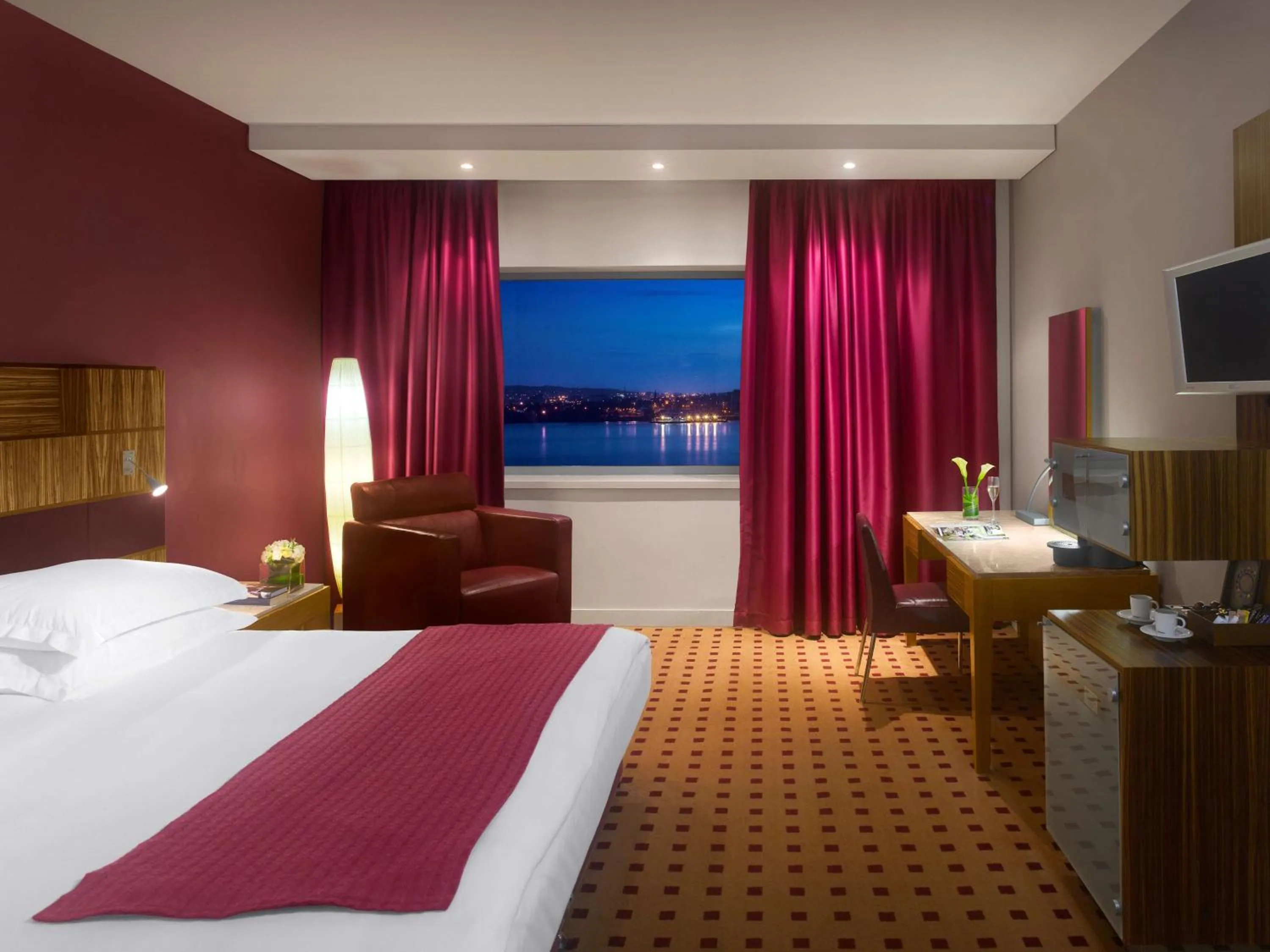 Bedroom, Bed in Radisson Blu Hotel, Liverpool