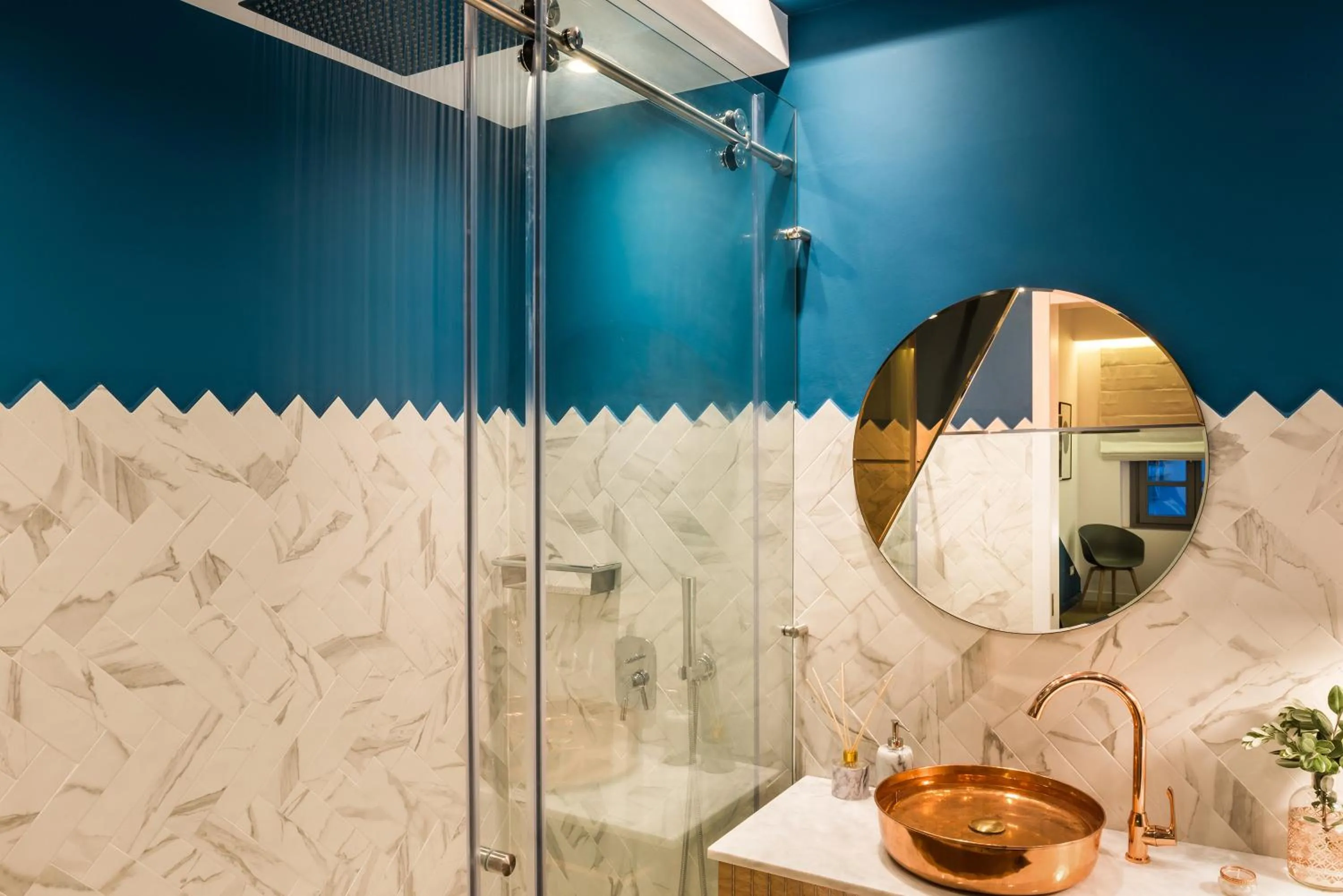 Shower in Nyx Chic Manor