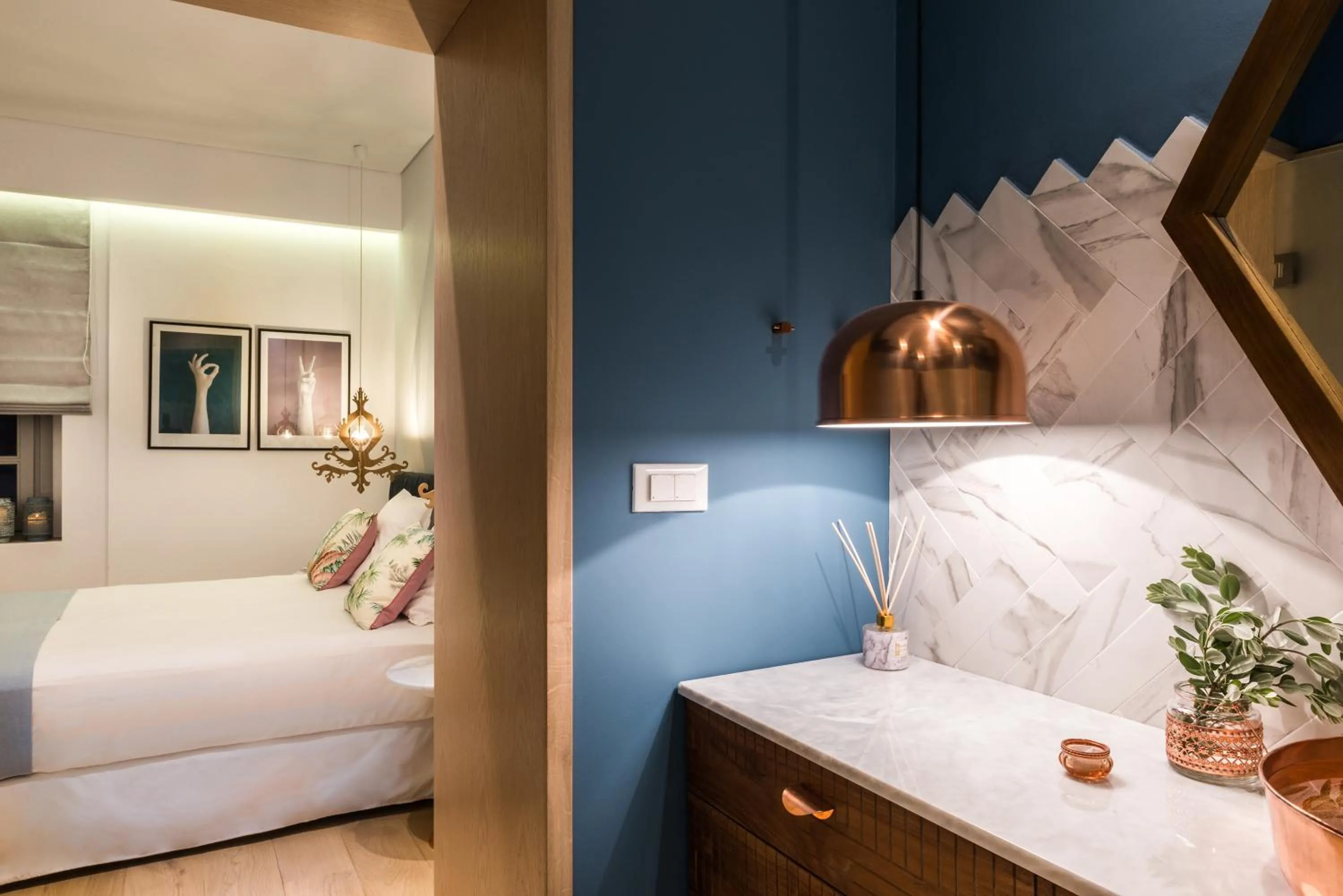 Shower, Bed in Nyx Chic Manor