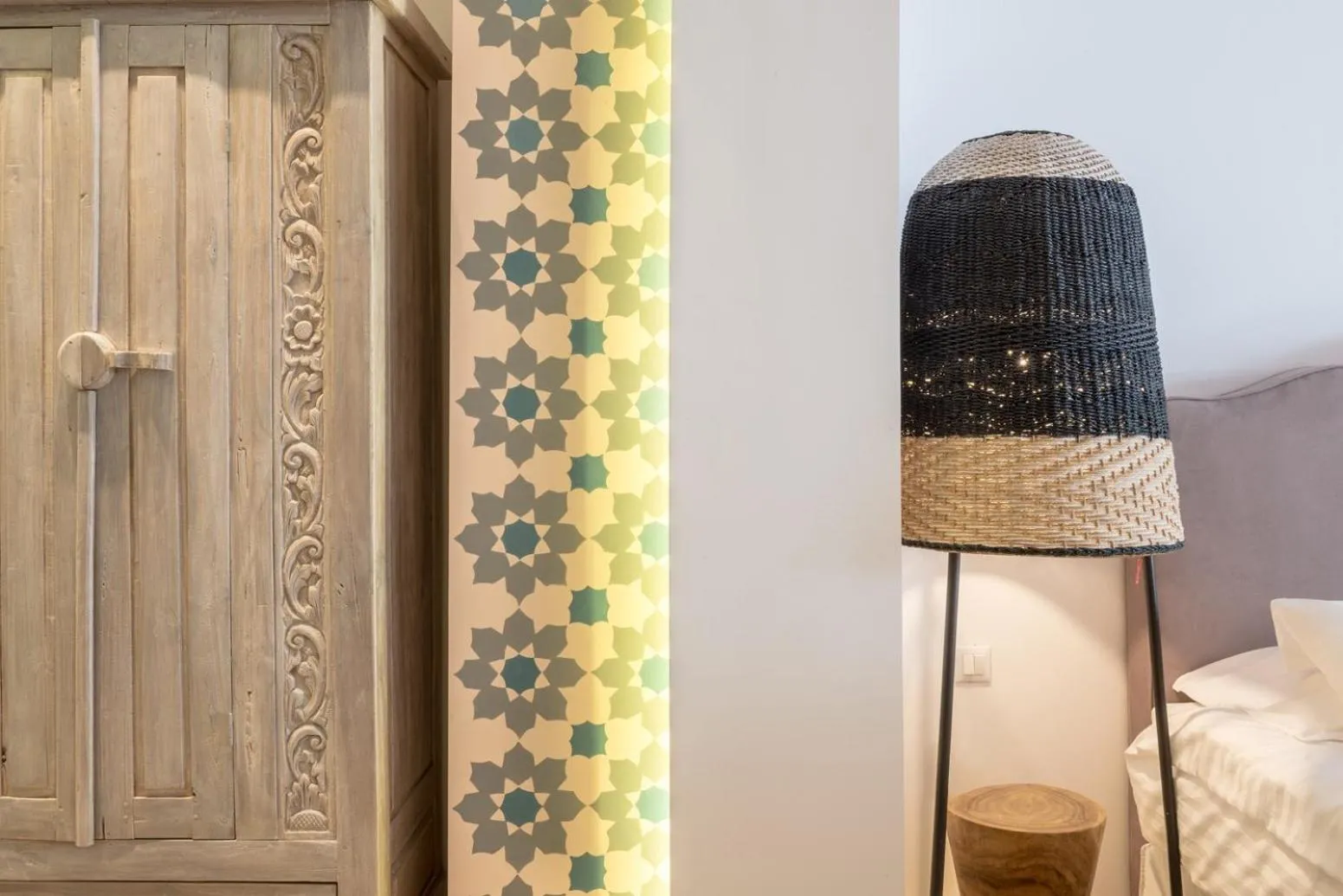 Decorative detail in Nyx Chic Manor