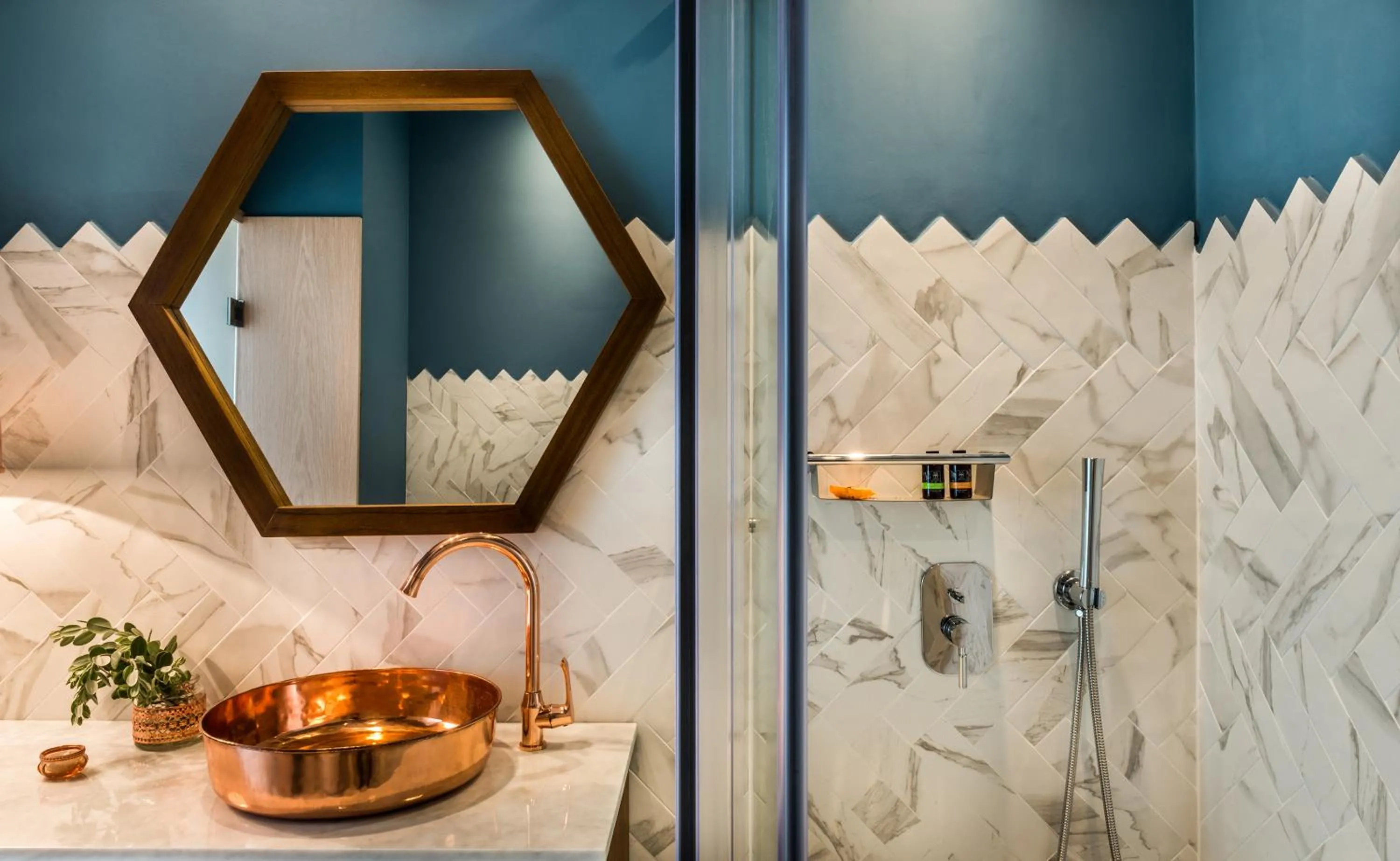 Shower in Nyx Chic Manor