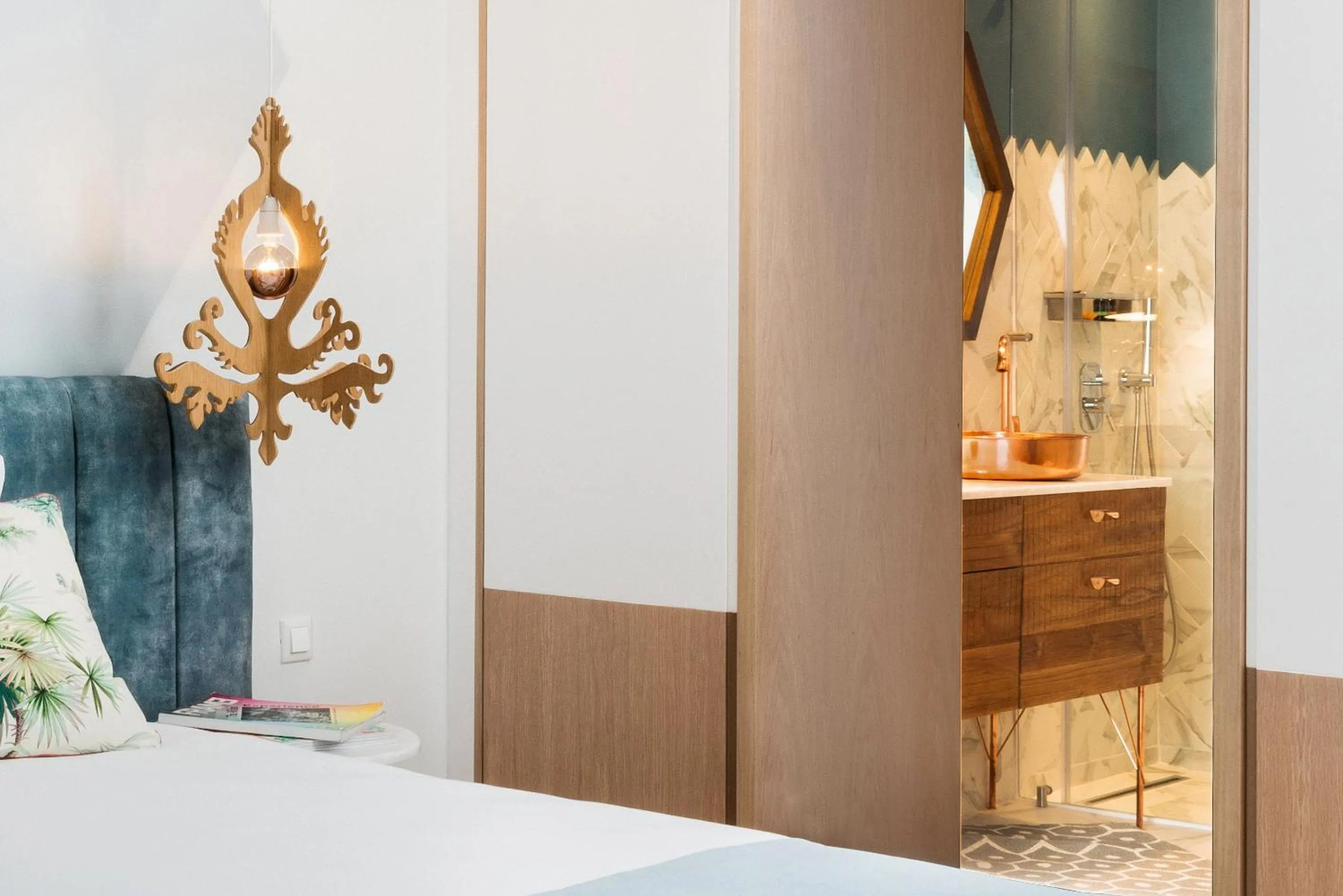 Bathroom, Bed in Nyx Chic Manor