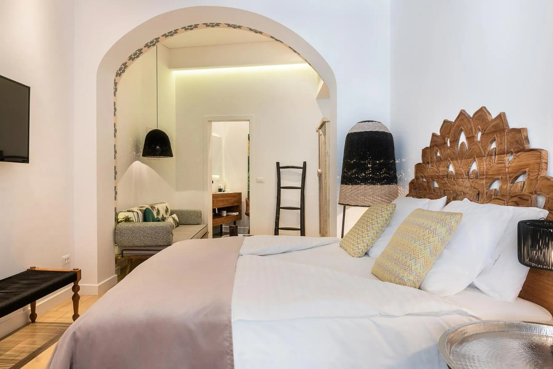 Bed in Nyx Chic Manor