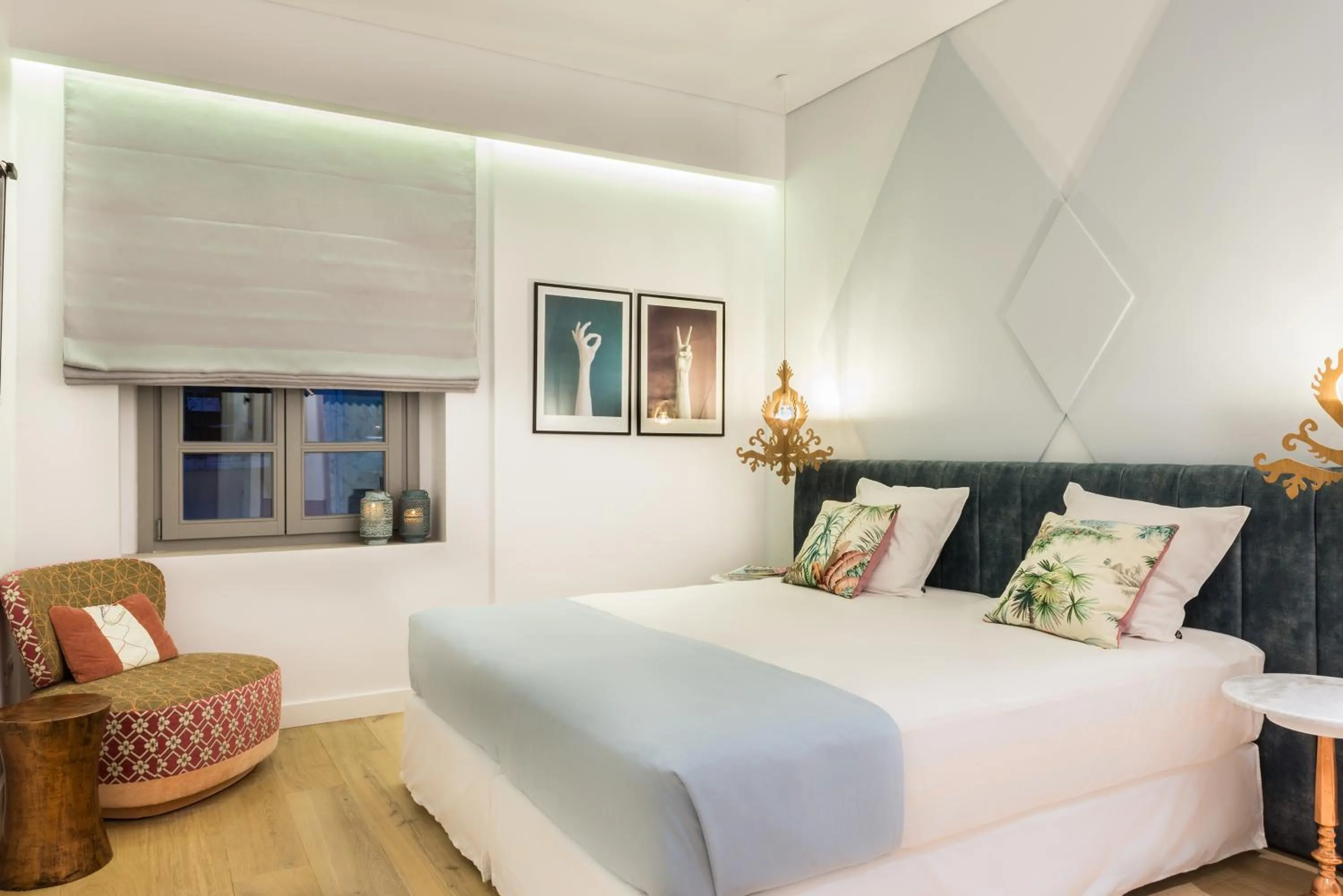 Photo of the whole room, Bed in Nyx Chic Manor