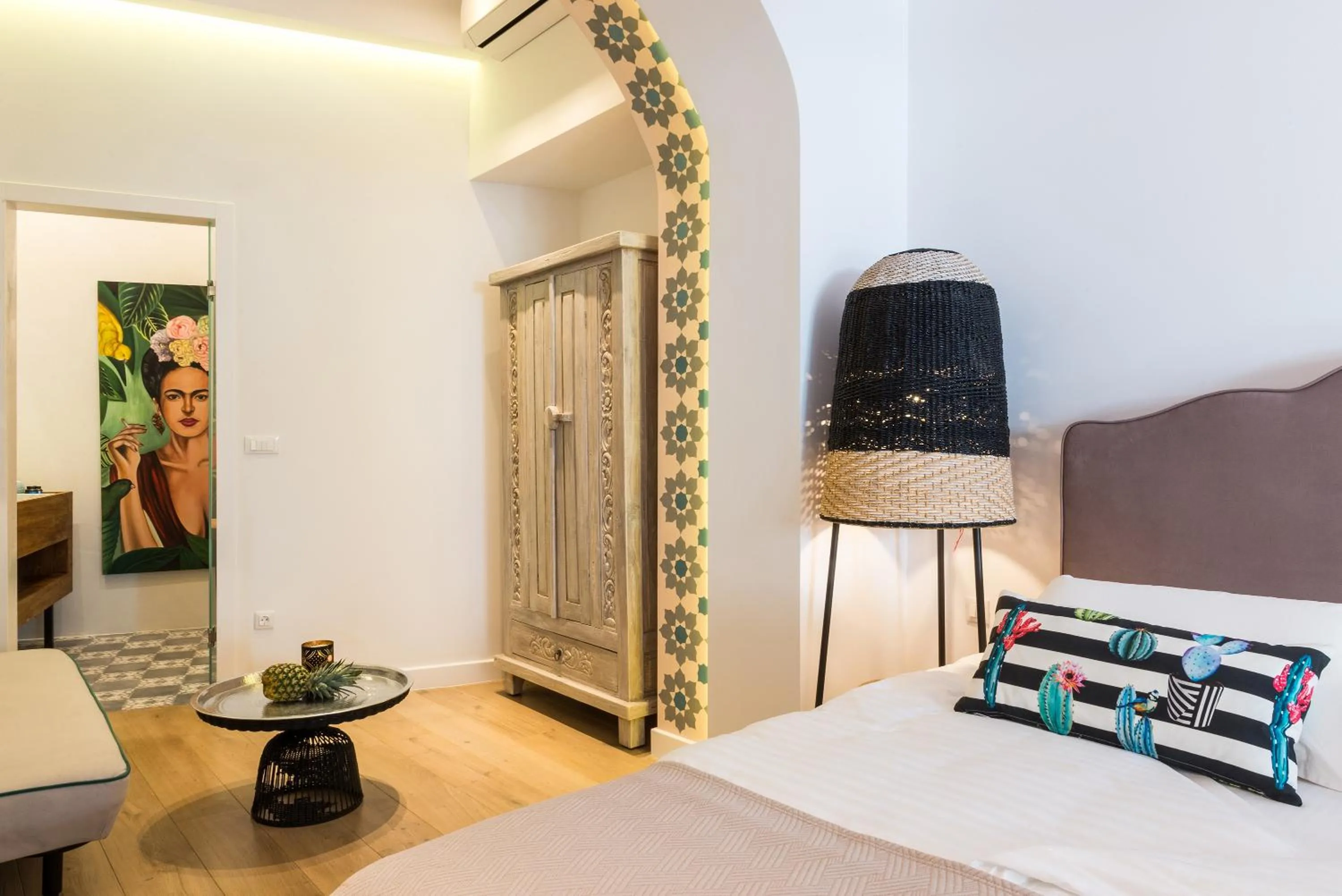 Bedroom, Bed in Nyx Chic Manor