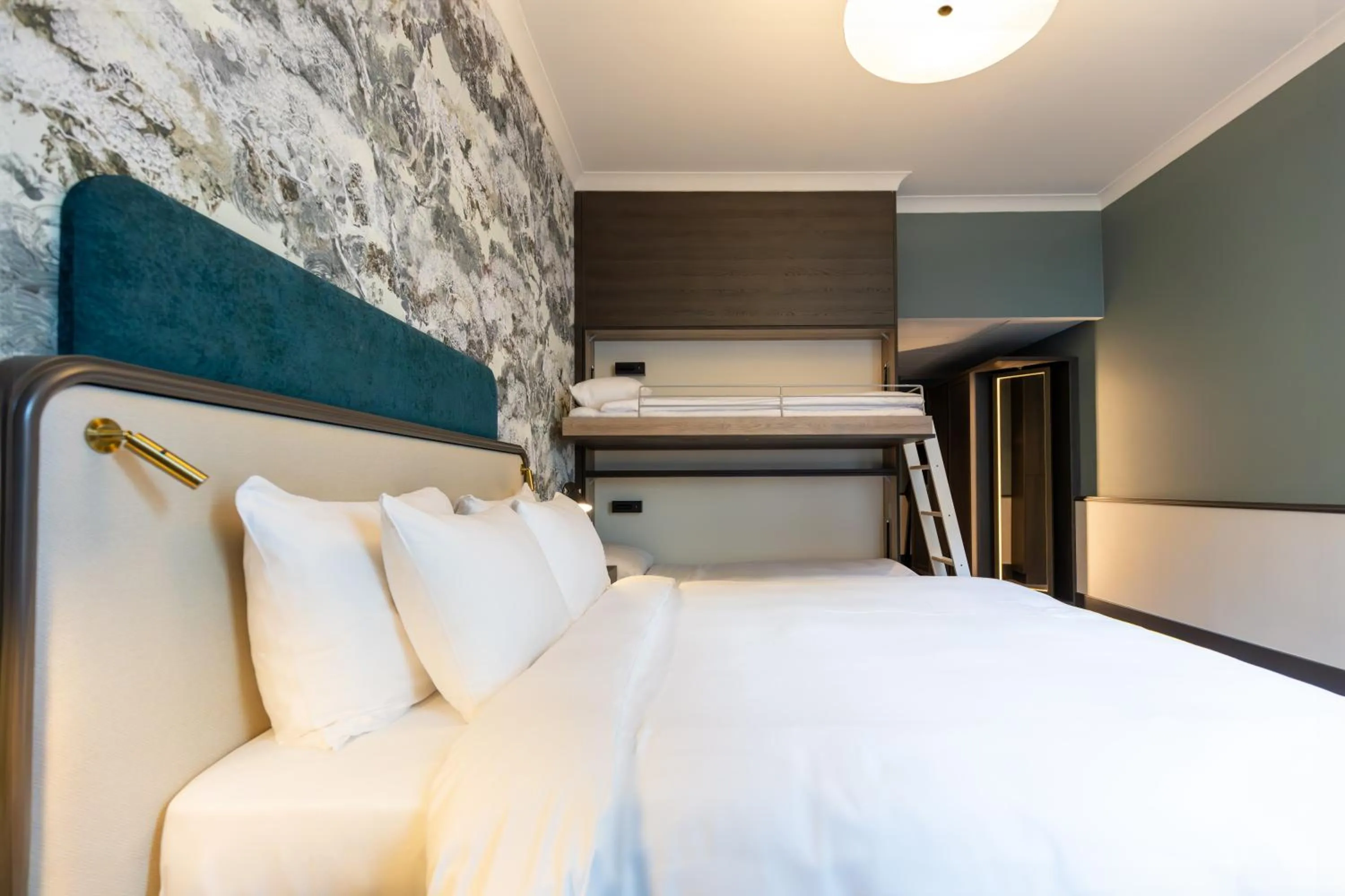 Bedroom, Bed in Radisson Blu Hotel, Glasgow