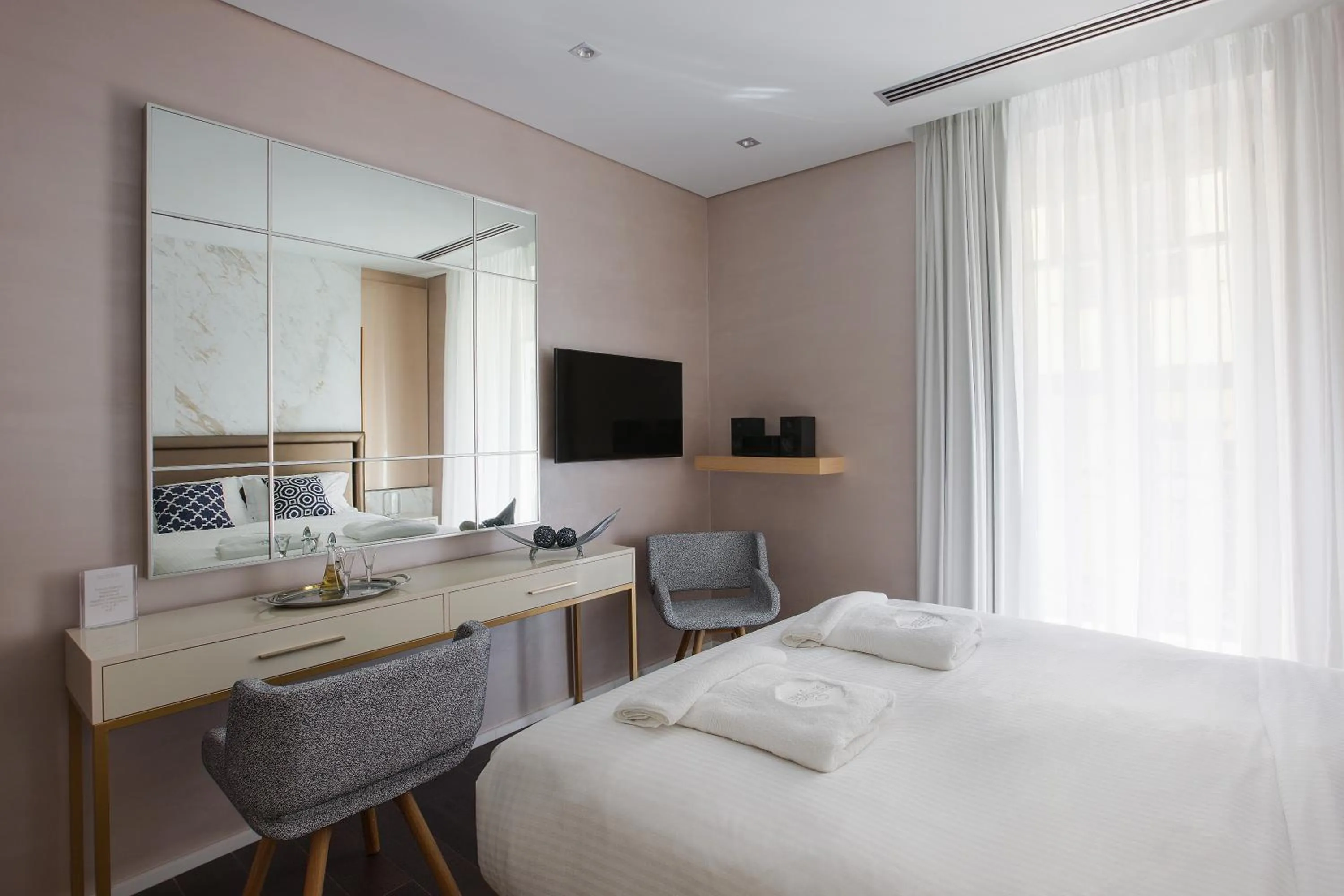 Bathroom, Bed in Consolato Boutique