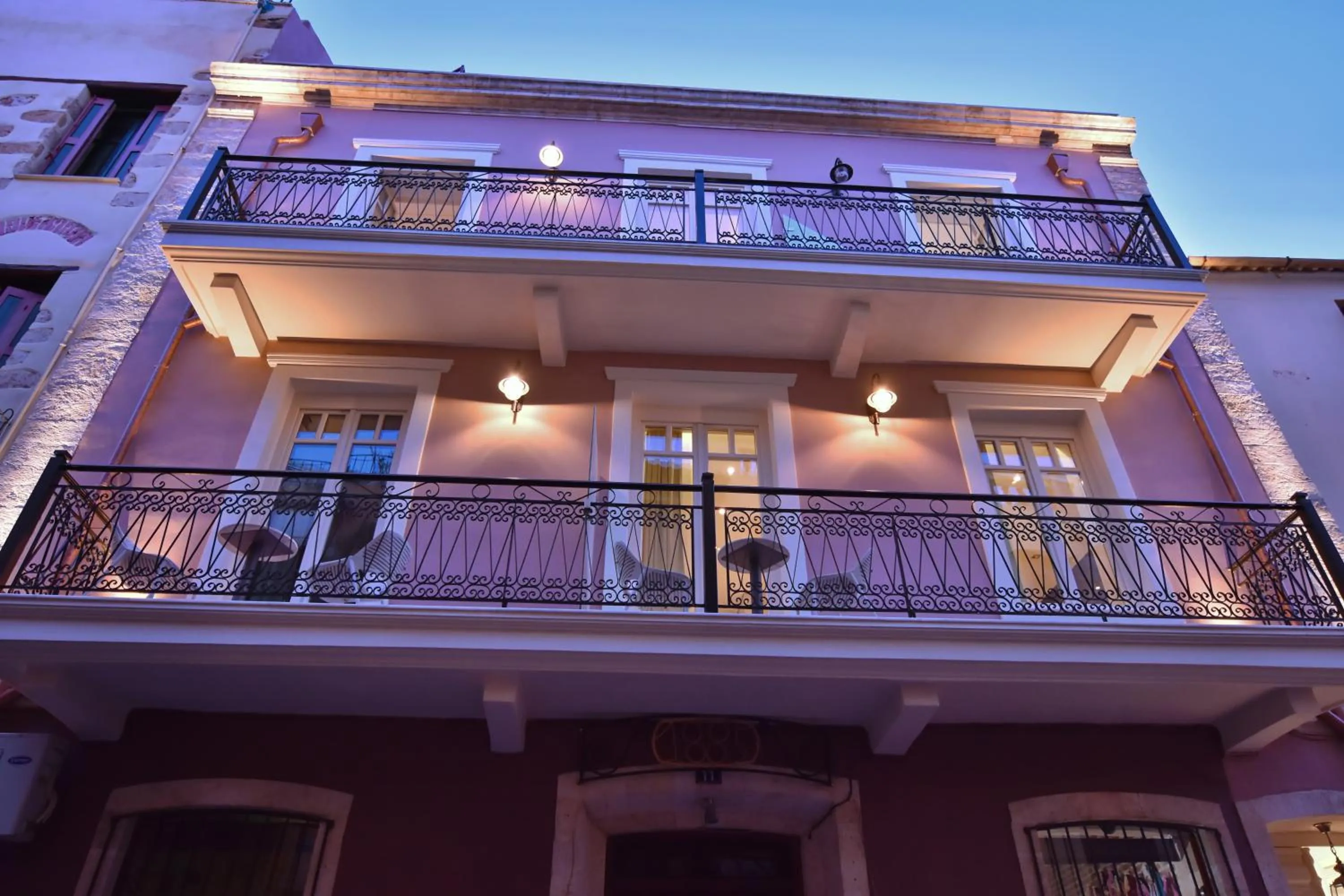 Facade/entrance in Consolato Boutique