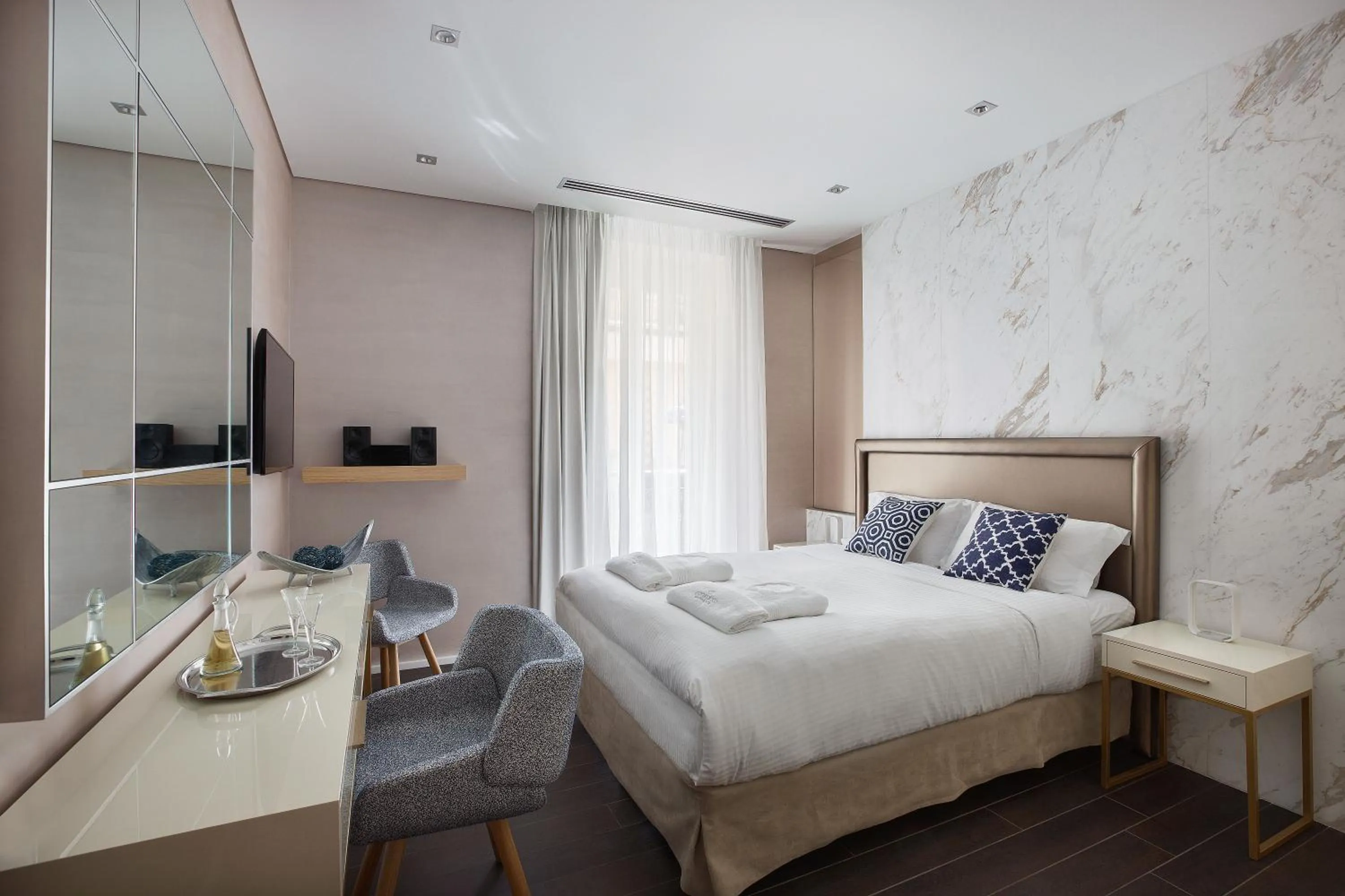 Photo of the whole room, Bed in Consolato Boutique