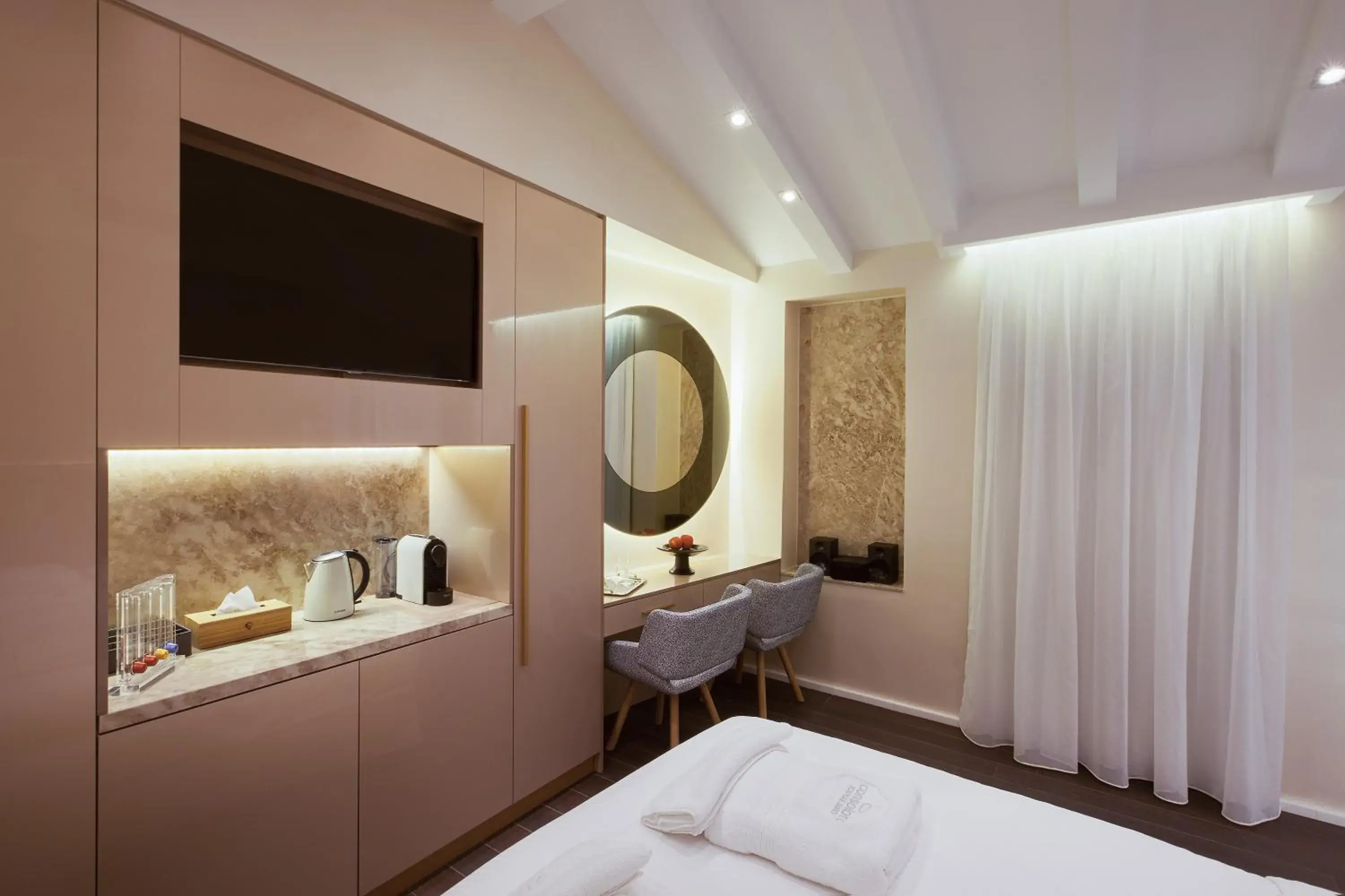 Coffee/tea facilities, Bed in Consolato Boutique Coffee/tea facilities, Bed in Consolato Boutique