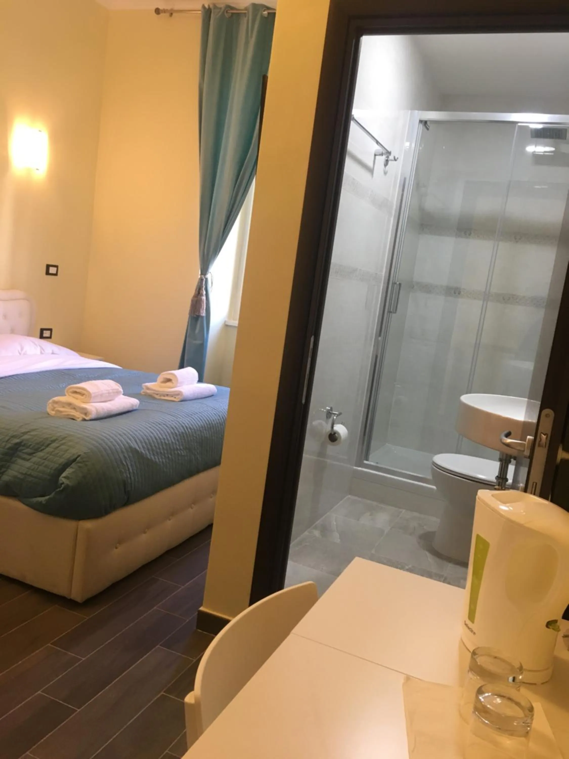 Bathroom, Bed in Favola Romana - Guest House