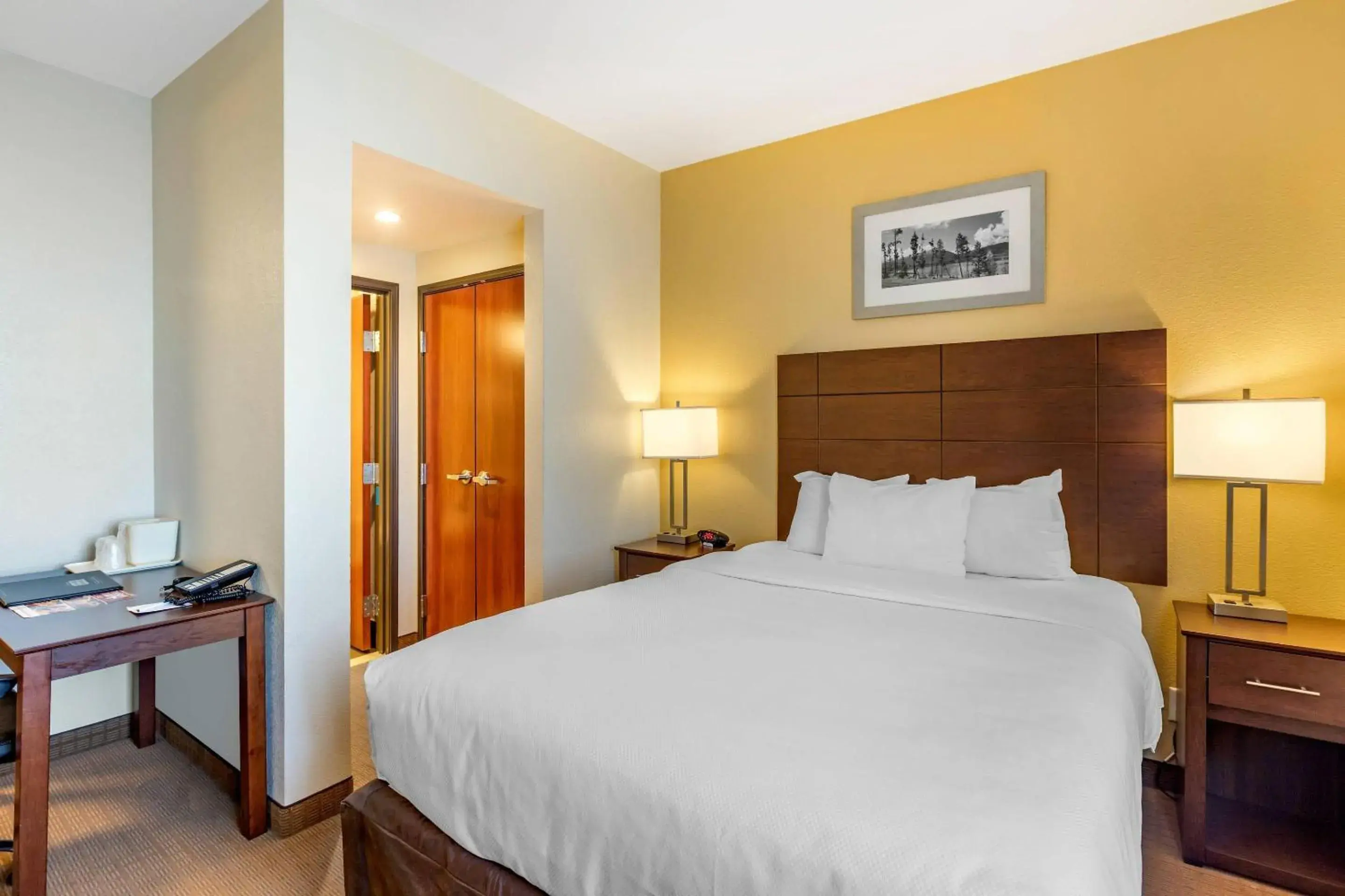 Bedroom, Bed in MainStay Suites Near Denver Downtown Bedroom, Bed in MainStay Suites Near Denver Downtown