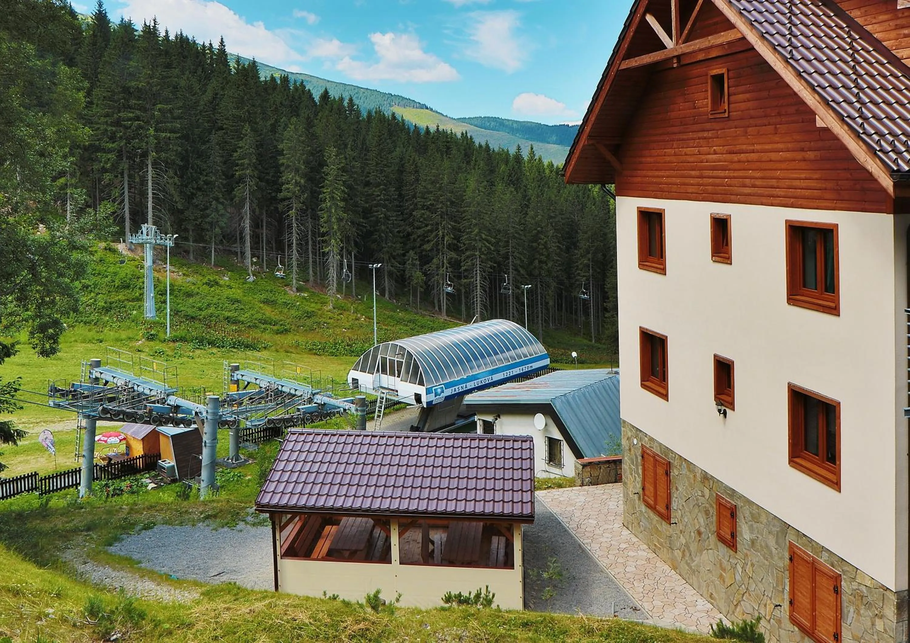 Property building in Apartmany Maliarik