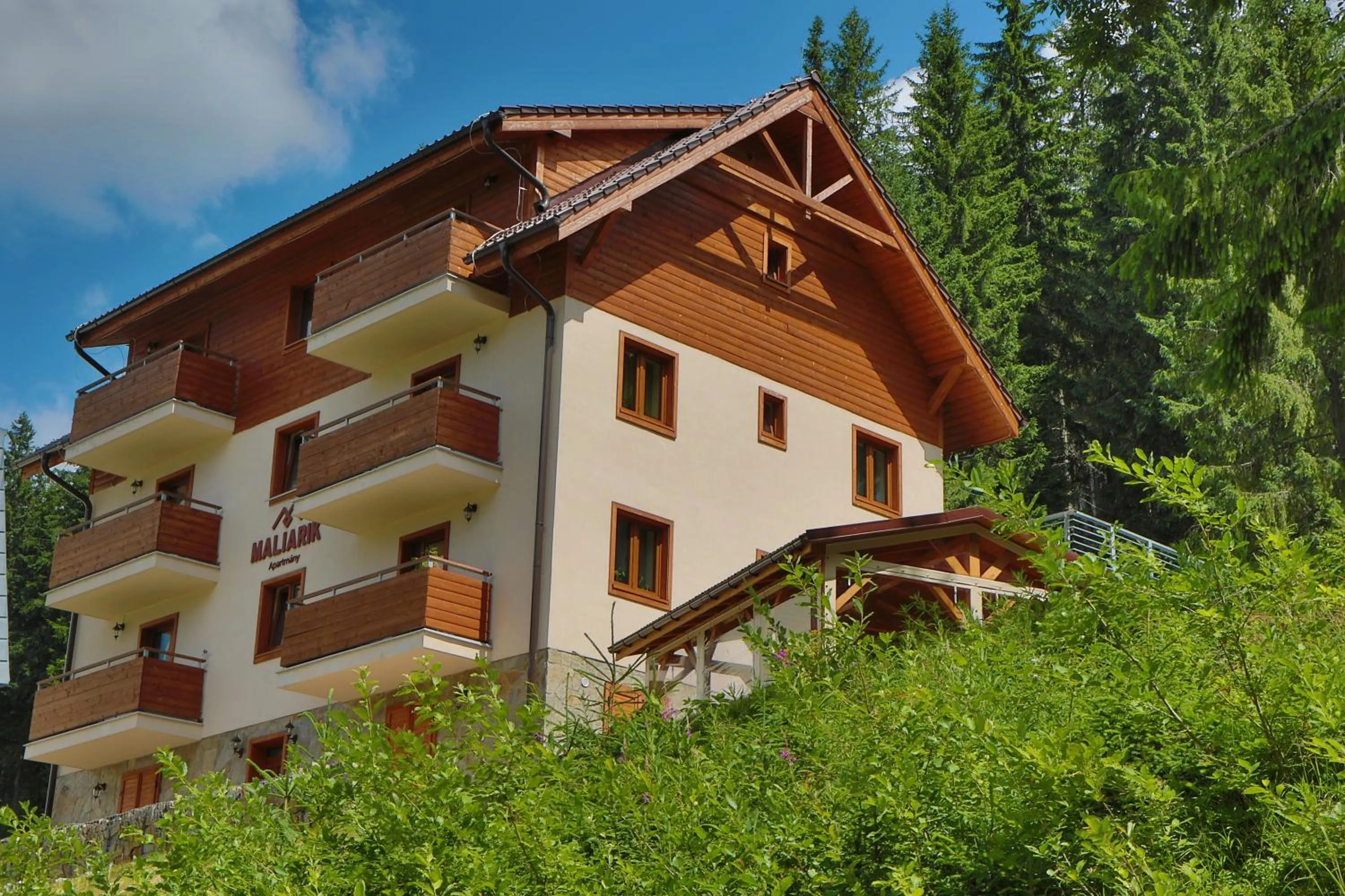Property building in Apartmany Maliarik