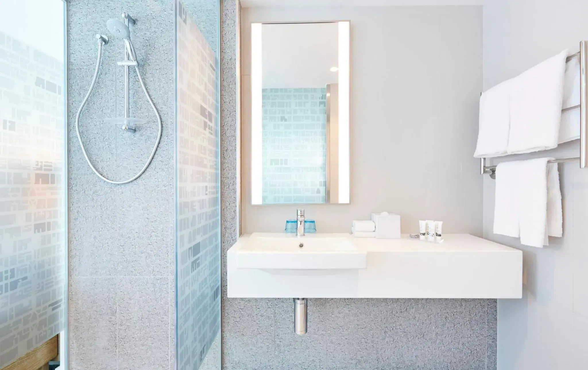 Photo of the whole room in Holiday Inn Express Adelaide City Centre by IHG Photo of the whole room in Holiday Inn Express Adelaide City Centre by IHG