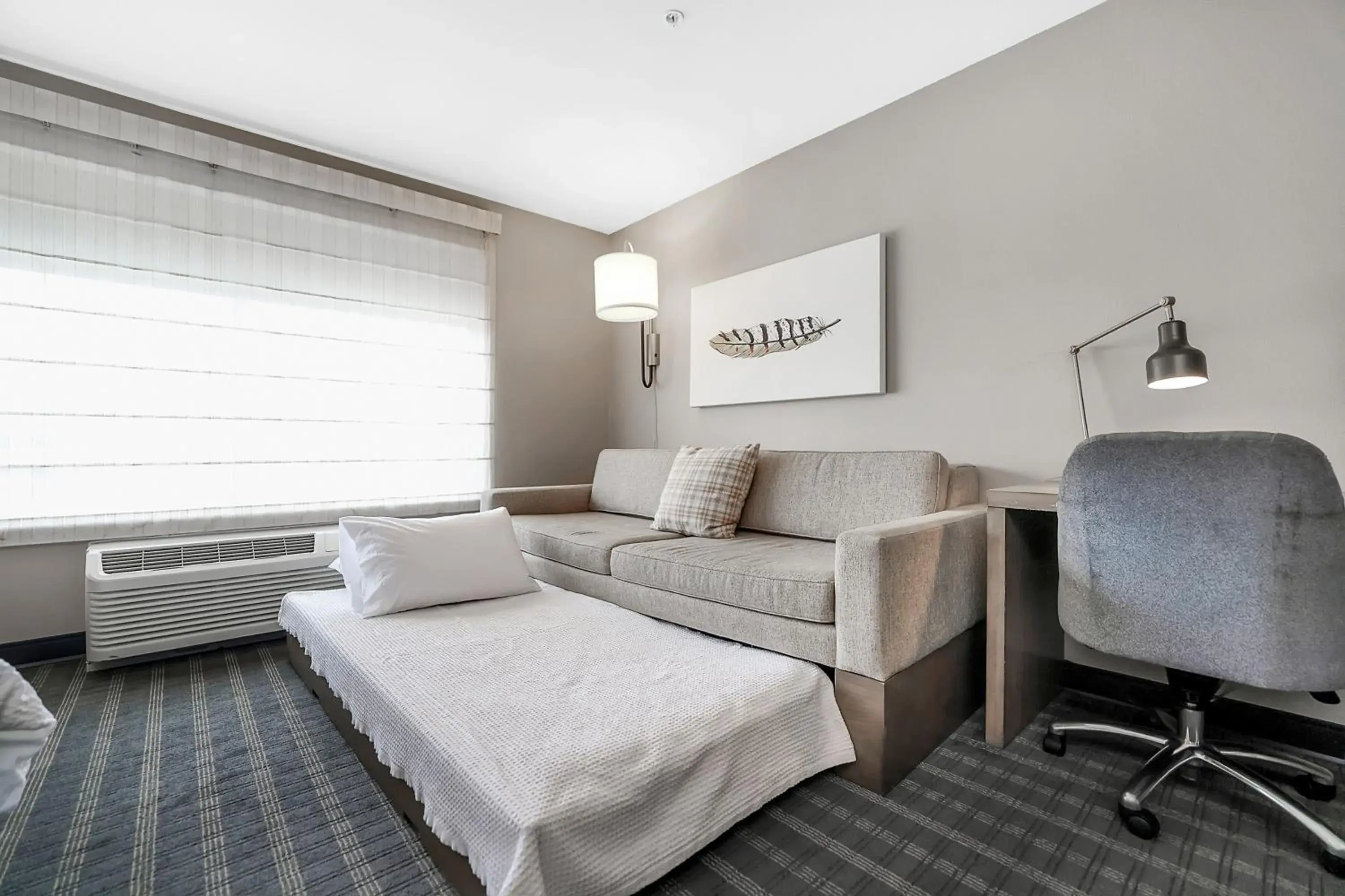 Standard King Room with Sofa Bed in Holiday Inn - Nampa by IHG Standard King Room with Sofa Bed in Holiday Inn - Nampa by IHG