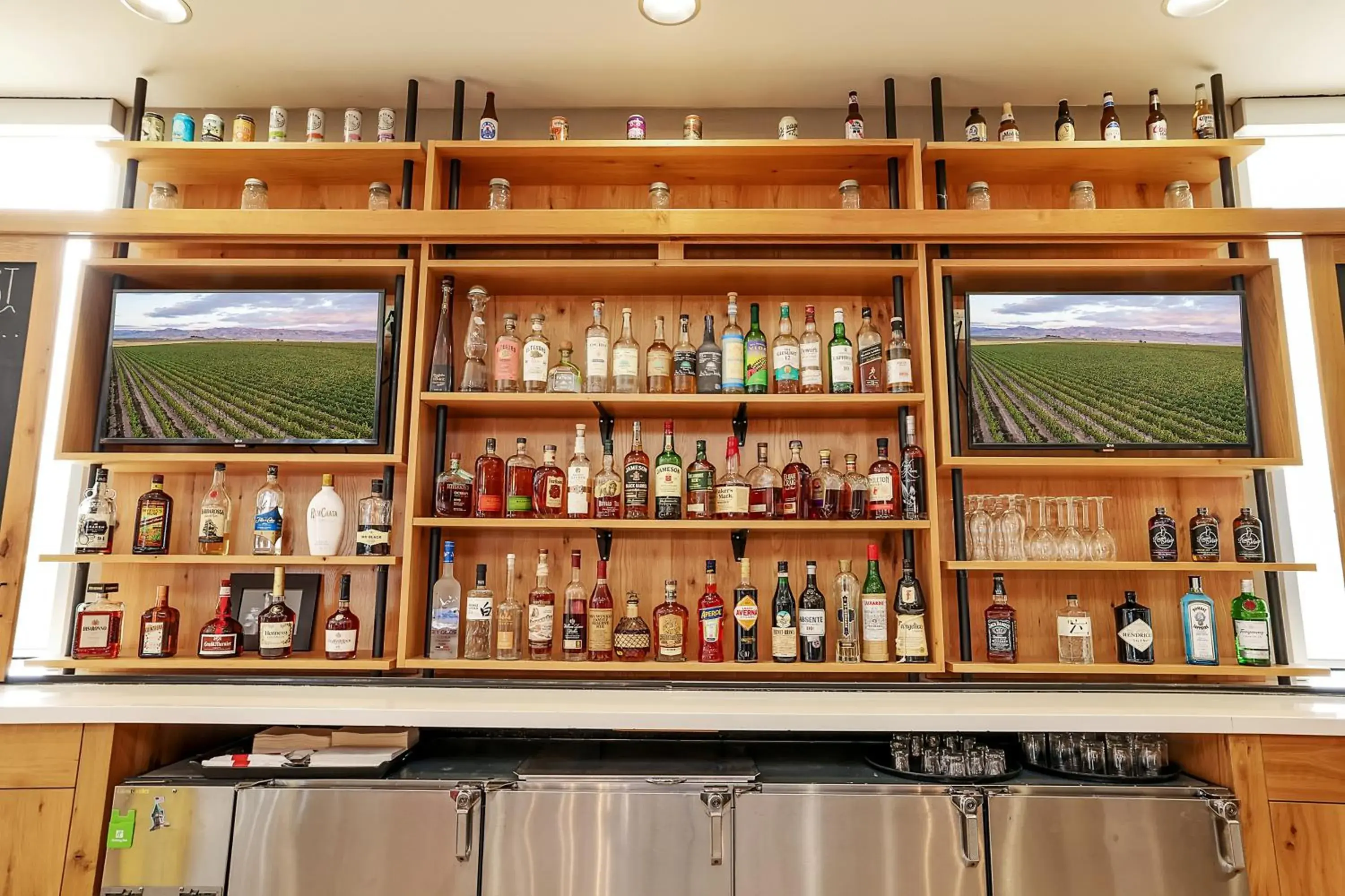 Lounge or bar in Holiday Inn - Nampa by IHG Lounge or bar in Holiday Inn - Nampa by IHG