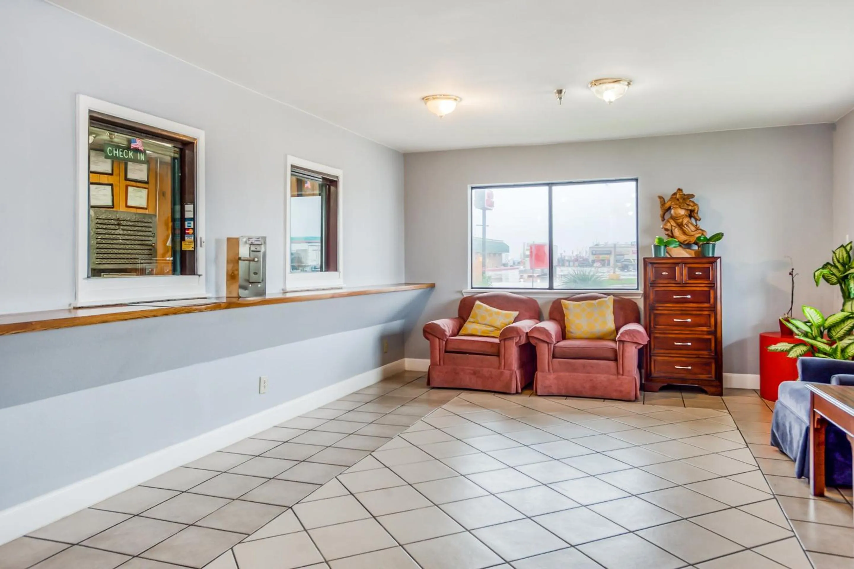 Lobby or reception in OYO Hotel San Antonio East