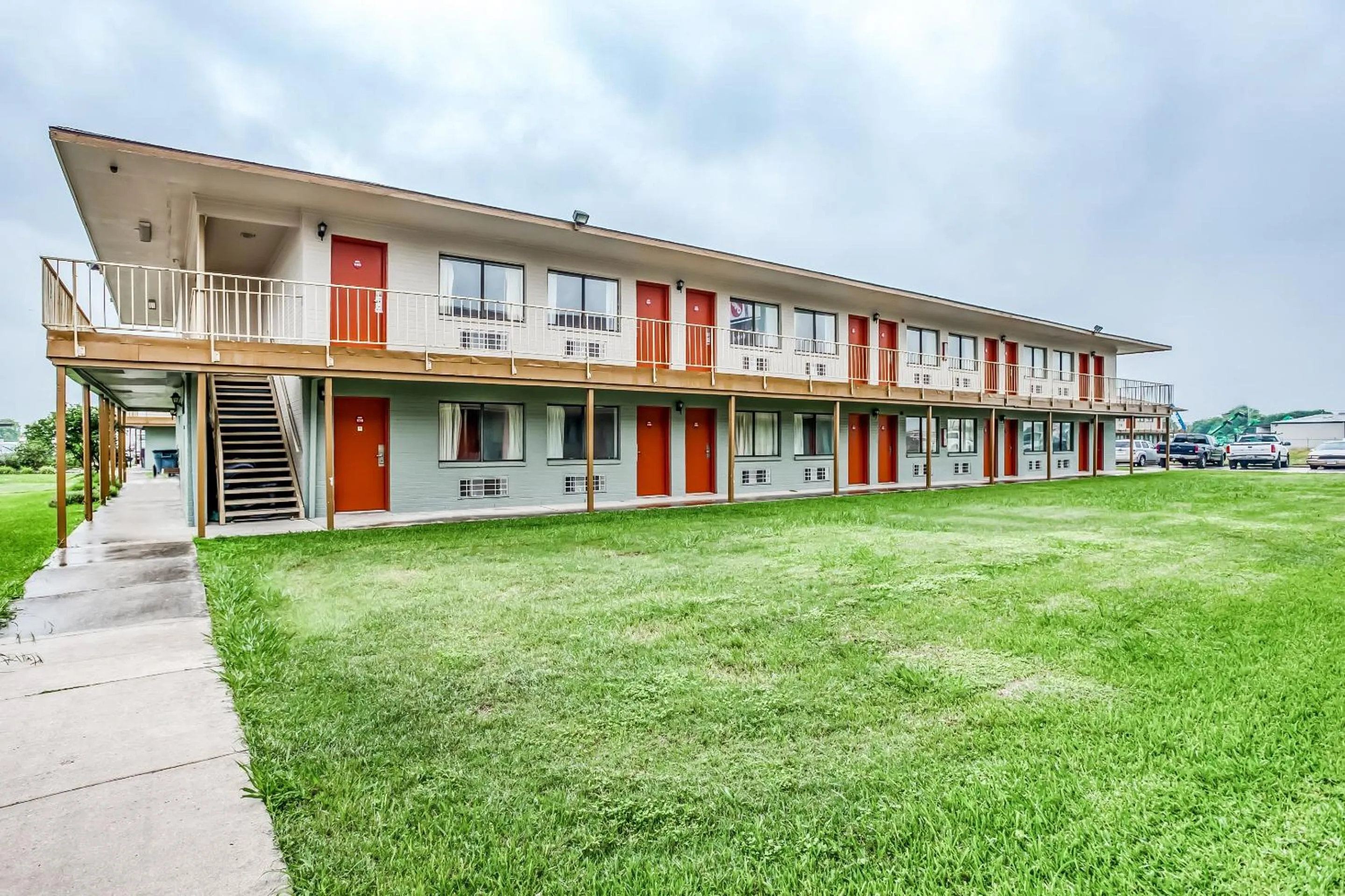 Facade/entrance, Property Building in OYO Hotel San Antonio East