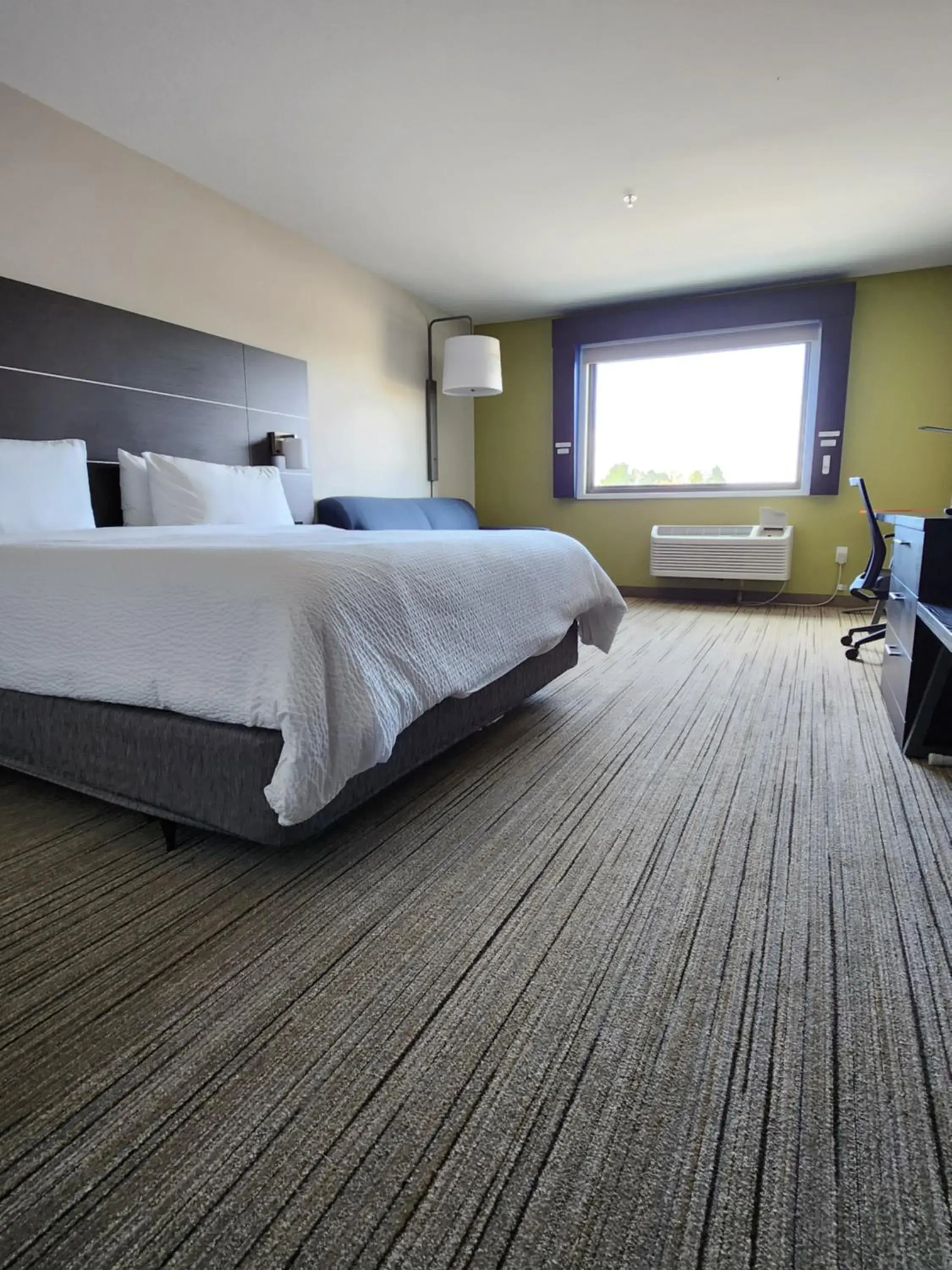 Bedroom, Bed in Holiday Inn Express & Suites - Camas by IHG Bedroom, Bed in Holiday Inn Express & Suites - Camas by IHG