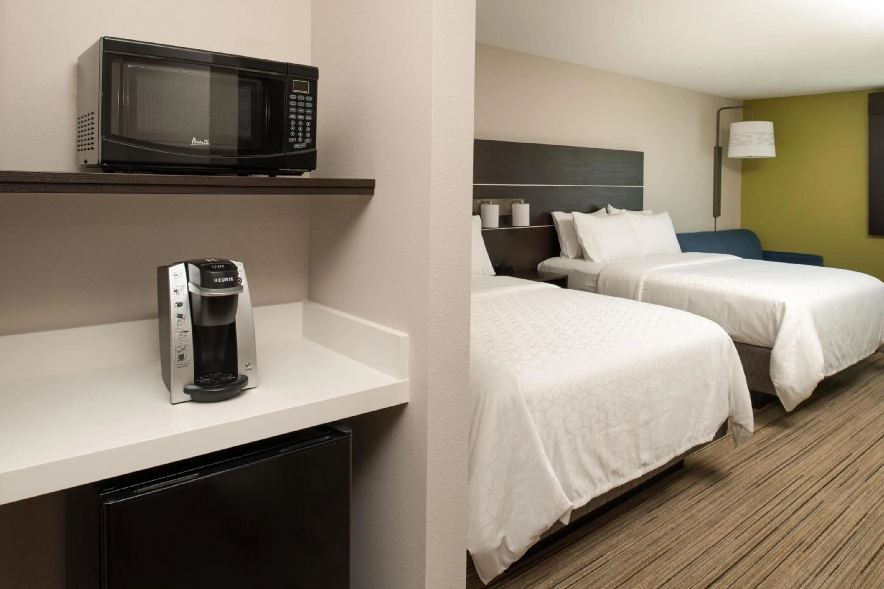 Bedroom, Bed in Holiday Inn Express & Suites - Camas by IHG