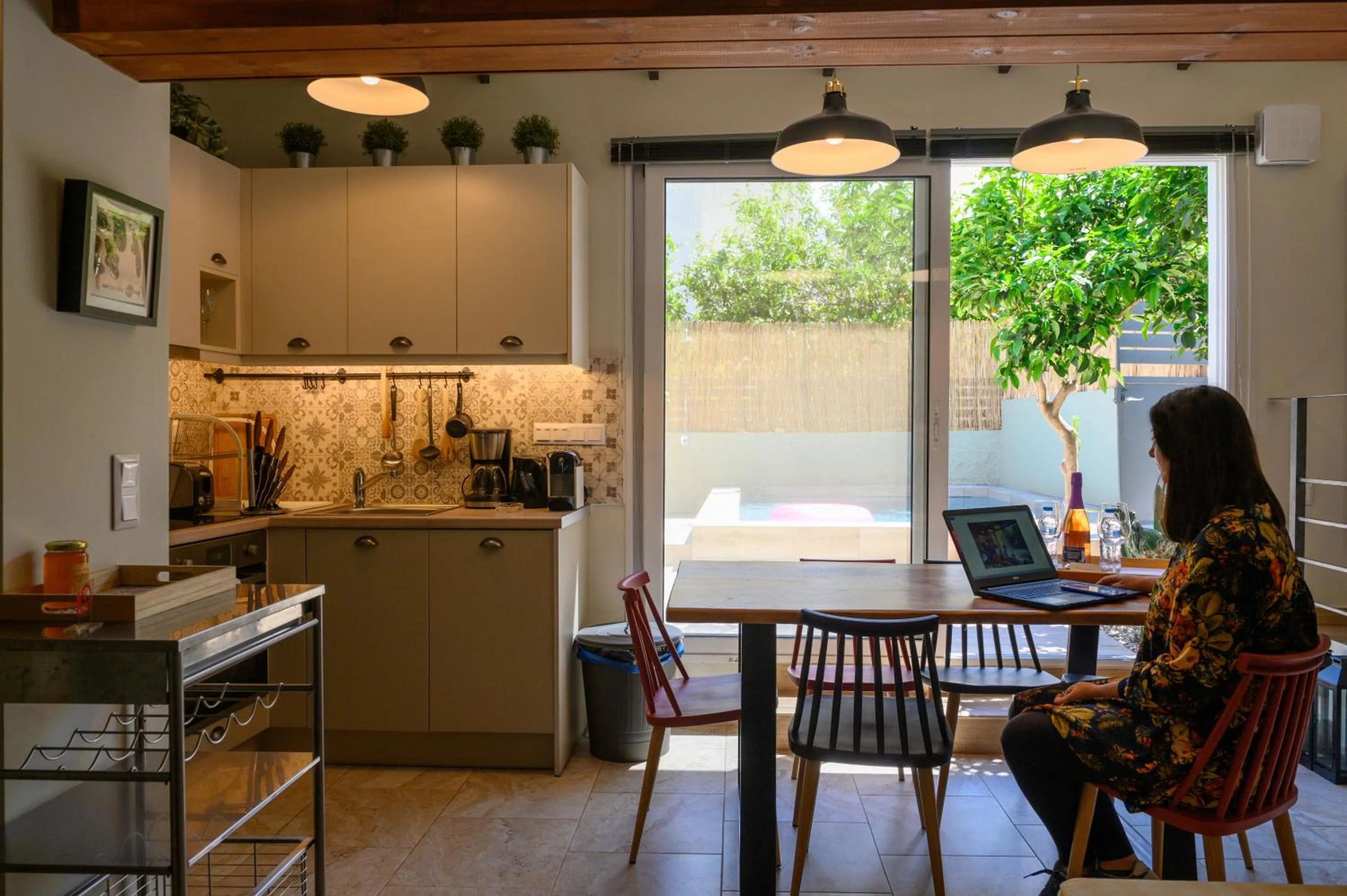 Kitchen or kitchenette in City Cottage - Kalamata Villas