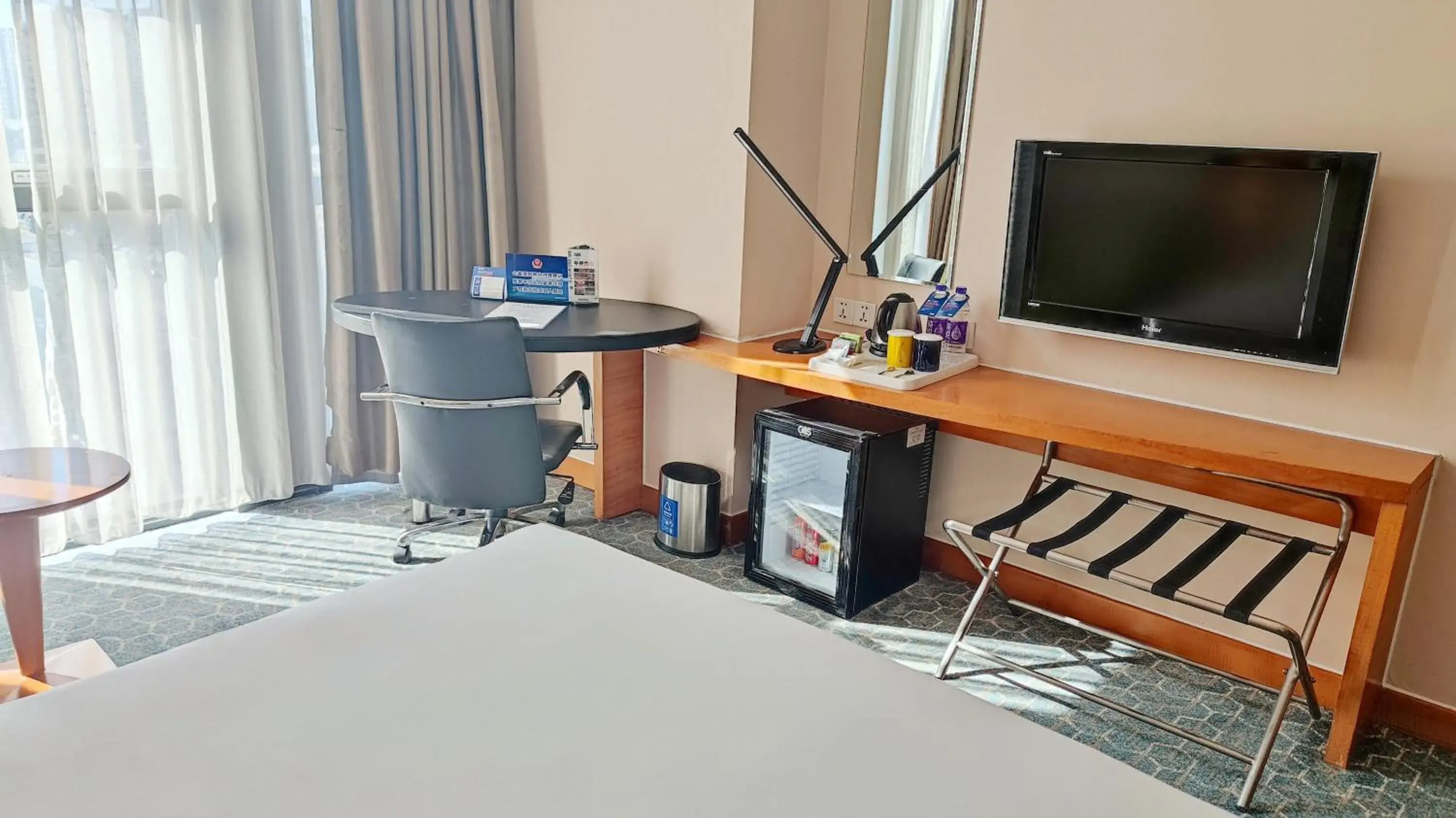 Standard King Room with Extra Floor Space in Holiday Inn Express Beijing Huacai by IHG Standard King Room with Extra Floor Space in Holiday Inn Express Beijing Huacai by IHG