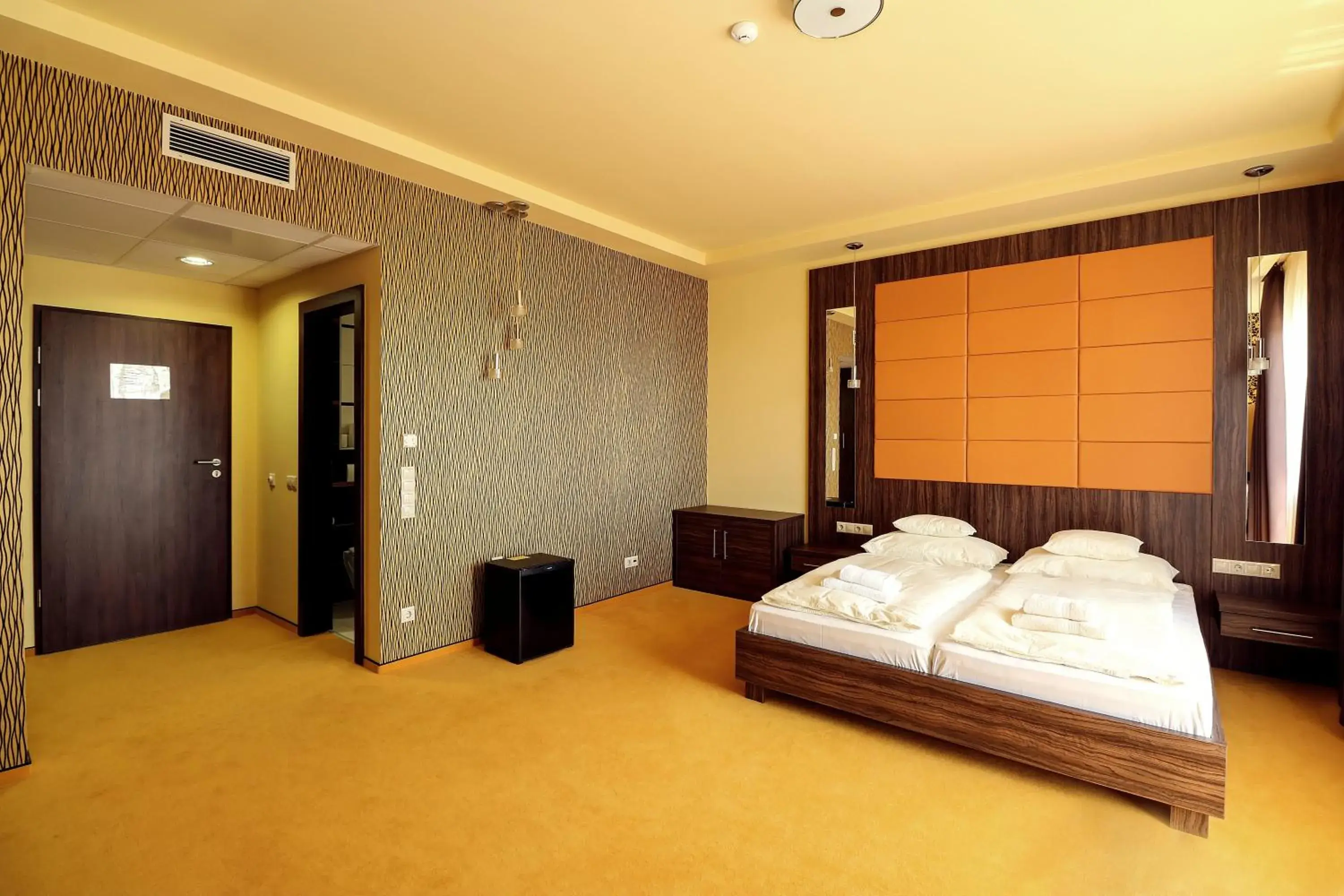 Triple Room with Balcony - single occupancy in Ipari Park Panzió Triple Room with Balcony - single occupancy in Ipari Park Panzió